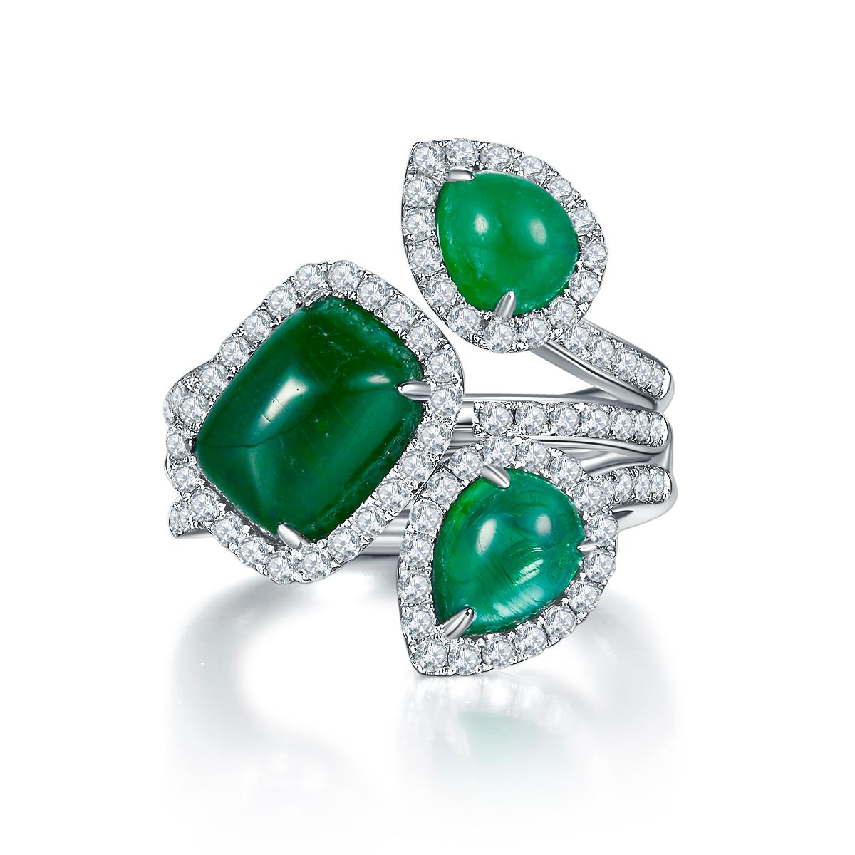 Contemporain Bague en or blanc Eostre de style multi-style avec émeraude vert vif et diamants en vente