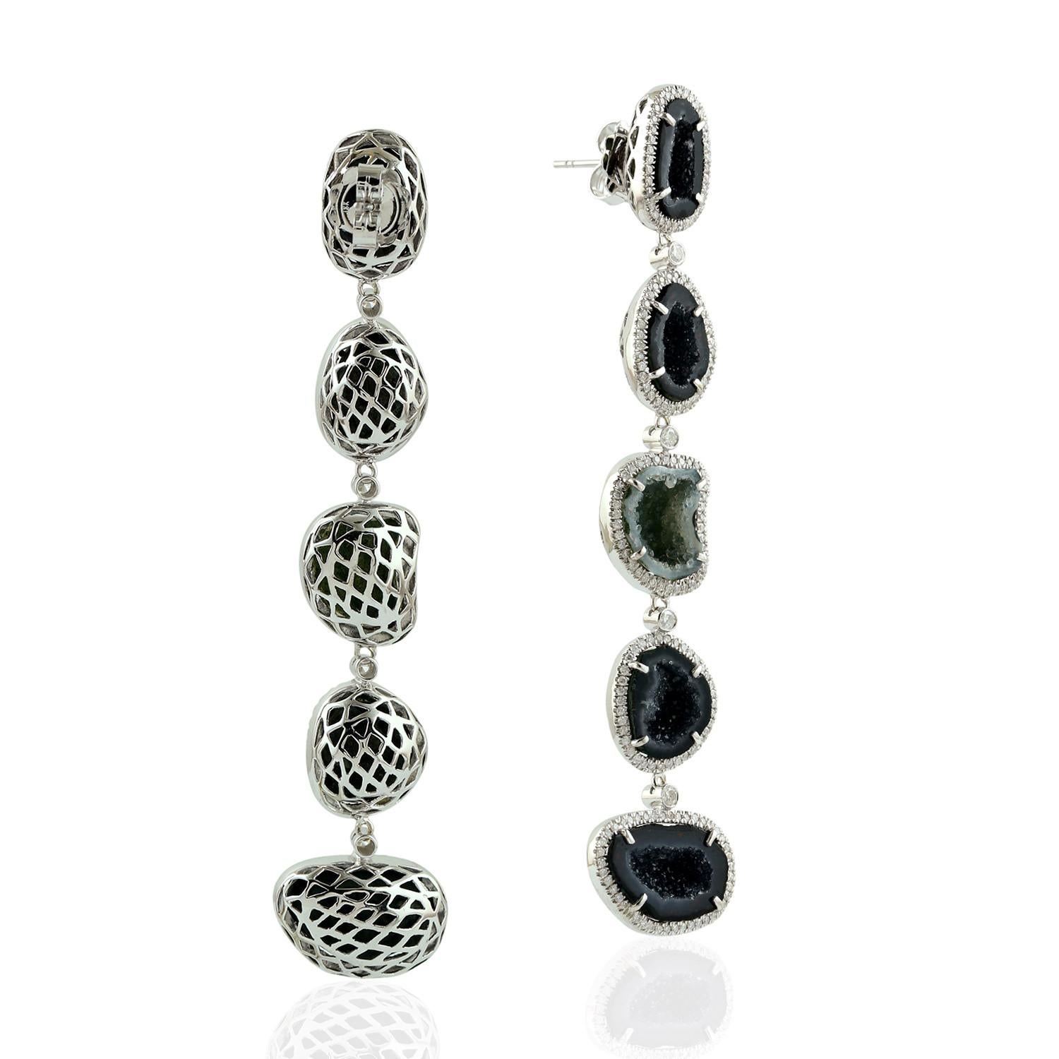 Art déco Boucles d'oreilles pendantes en géode tranchée de forme irrégulière avec diamants en vente
