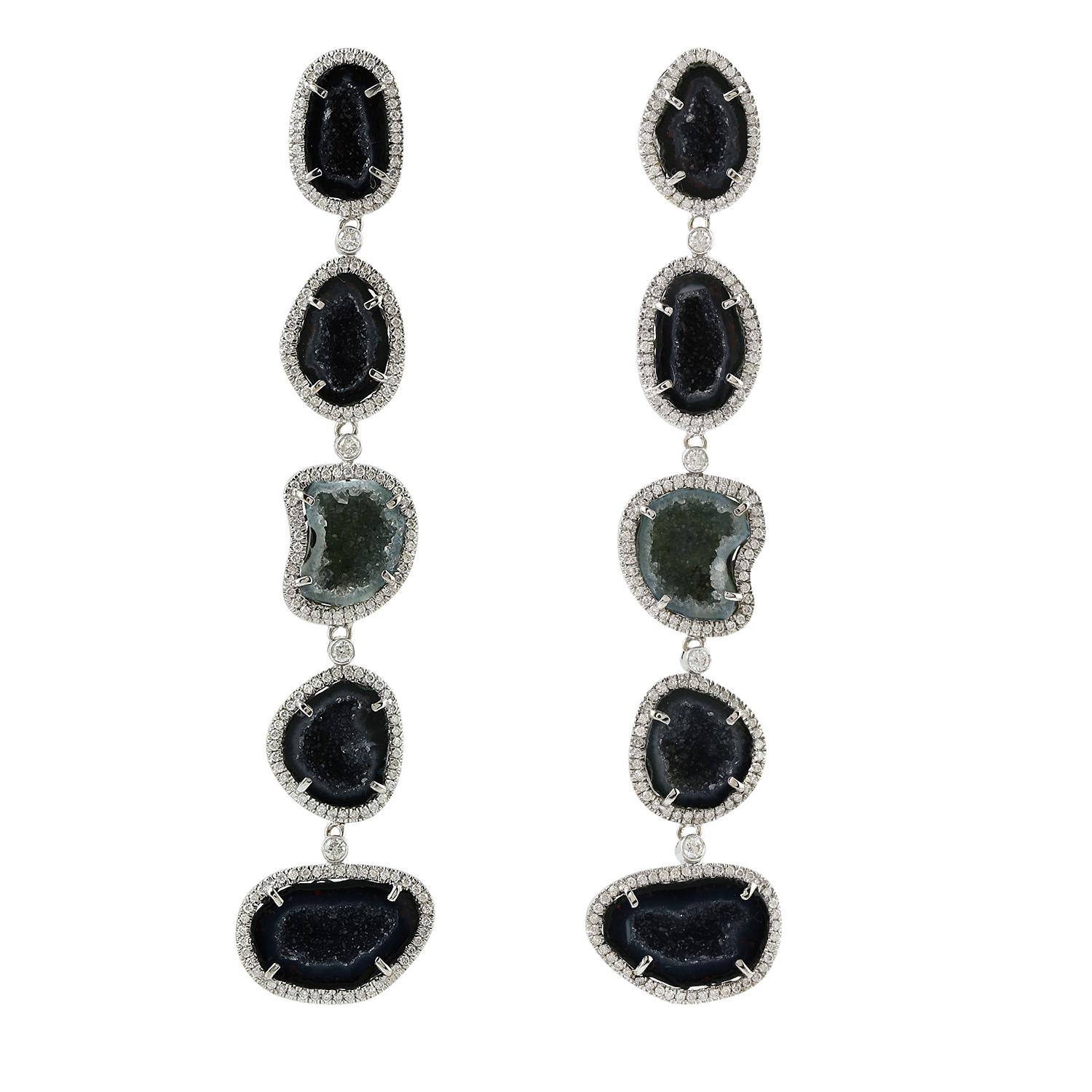 Boucles d'oreilles pendantes en géode tranchée de forme irrégulière avec diamants Neuf - En vente à New York, NY