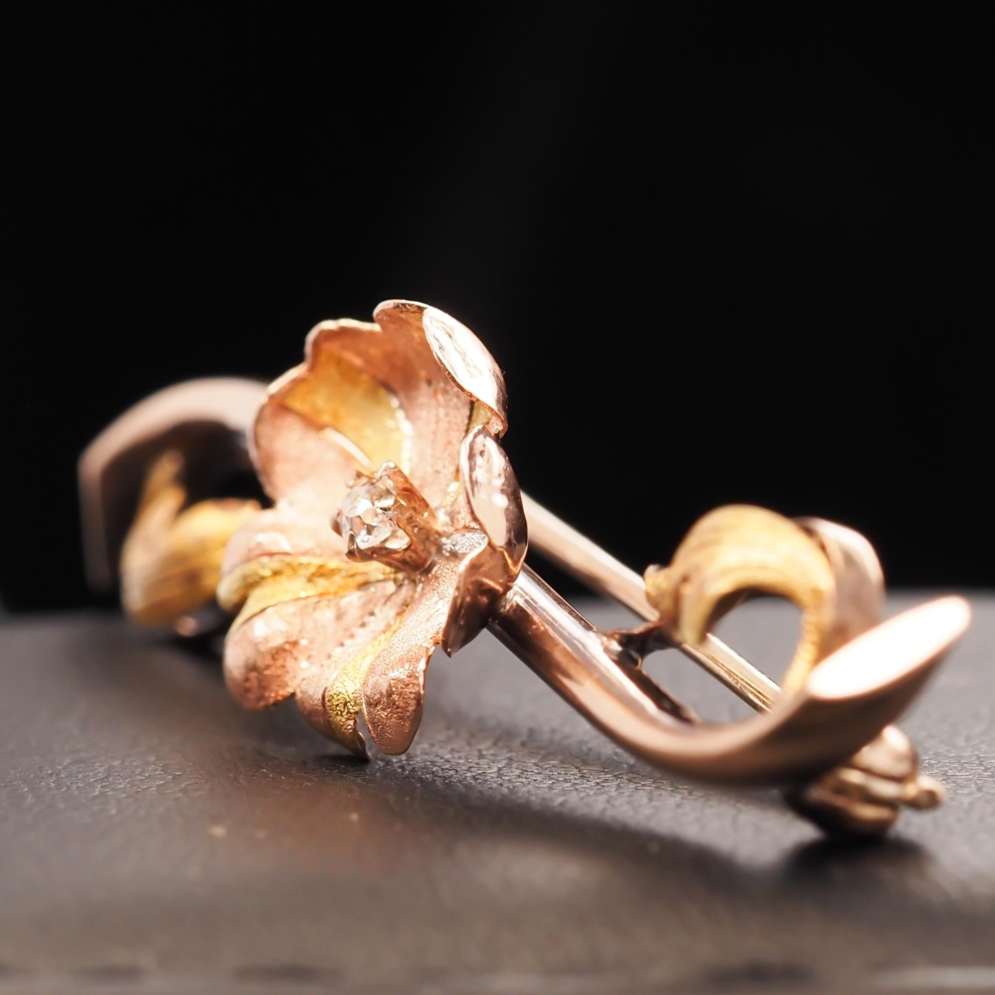 Multi Tone Gold and Old Mine Diamond Floral Brooch Pin In Good Condition For Sale In Hicksville, NY