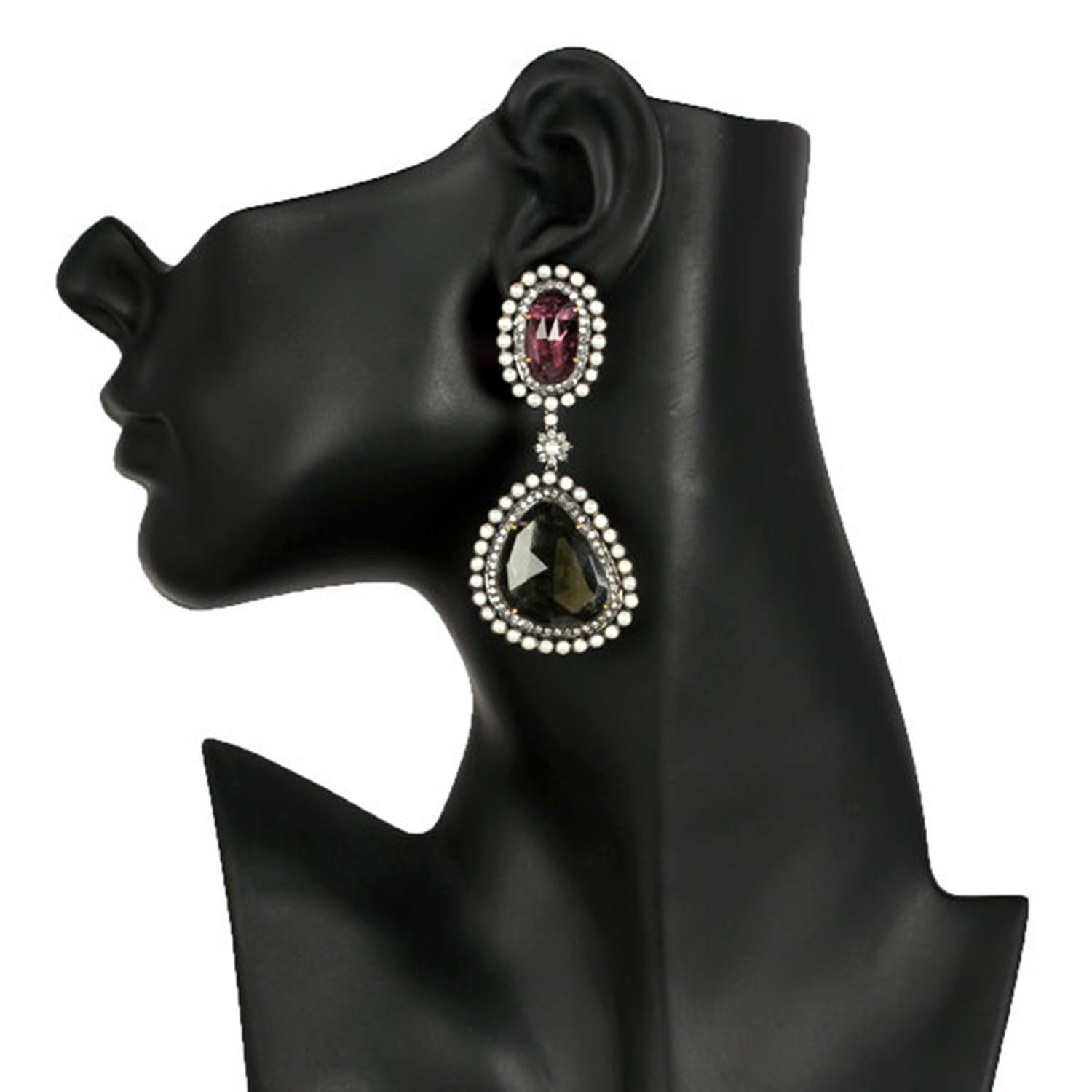 Mehr Turmalin-Ohrringe mit 2 Tieren und Perlen aus 18 Karat Gold und Silber (Gemischter Schliff) im Angebot