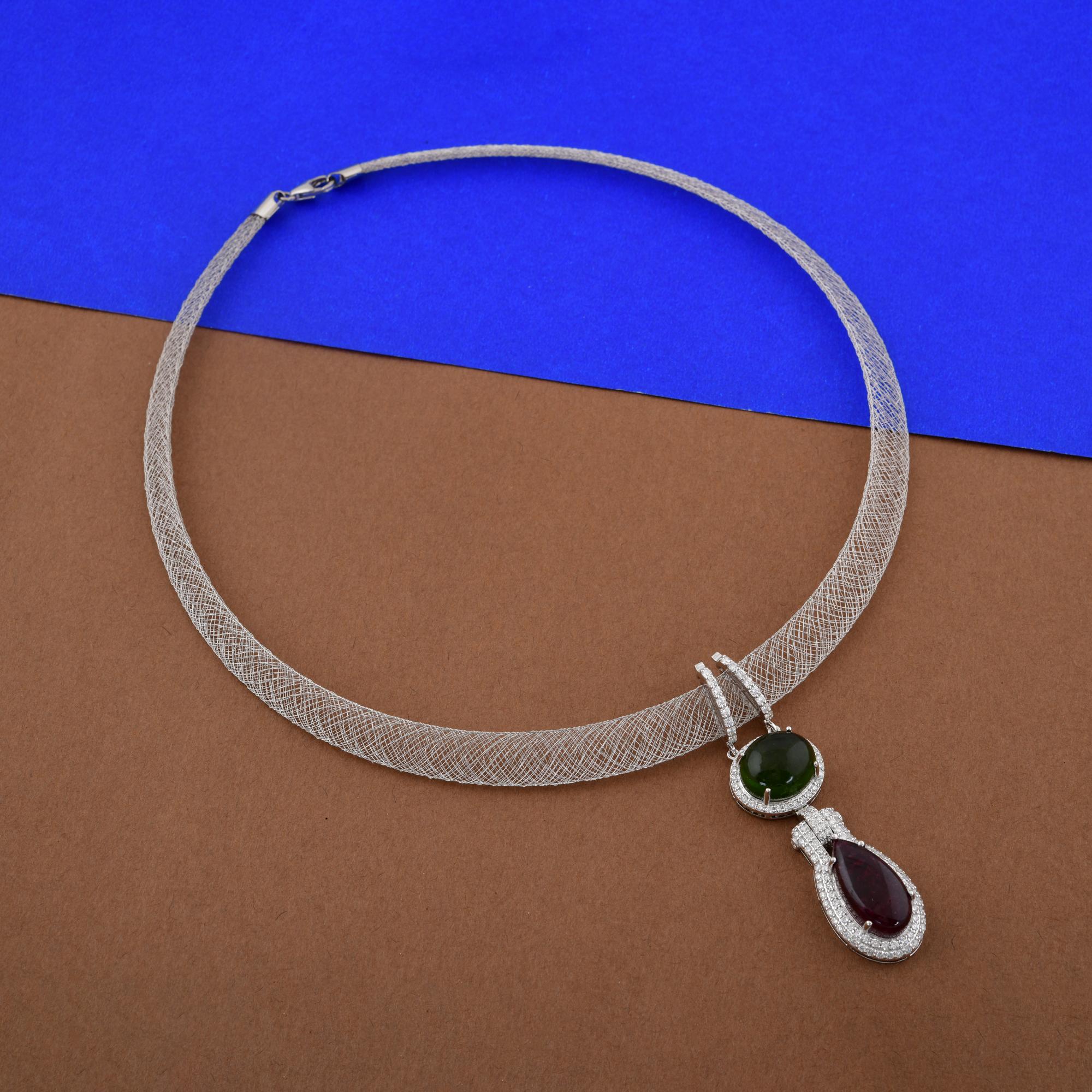 Taille ovale Collier à pendentifs en or blanc 14 carats avec diamants et tourmalines multiples en vente