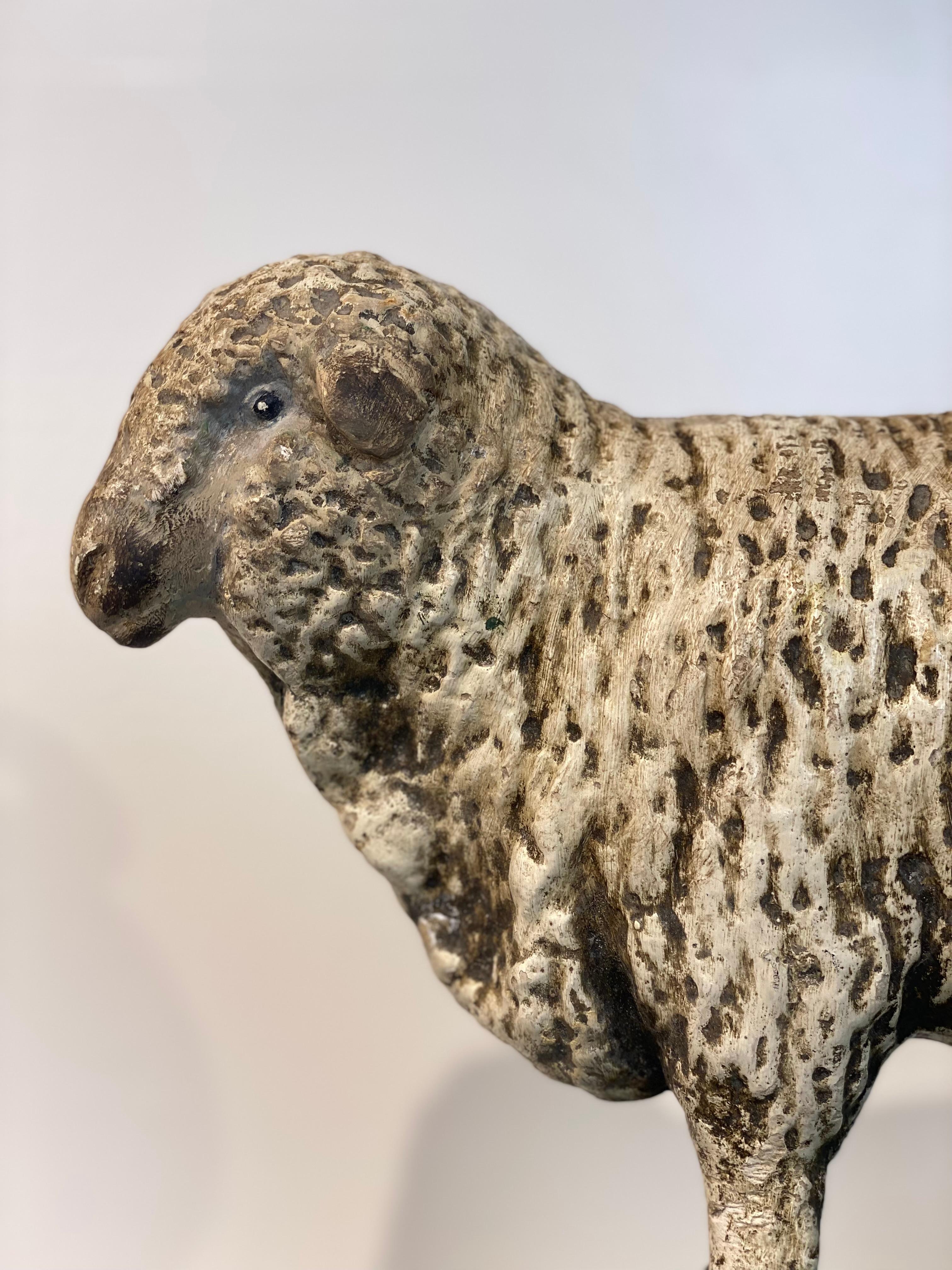 Sculpture de mouton multicolore en vente 7