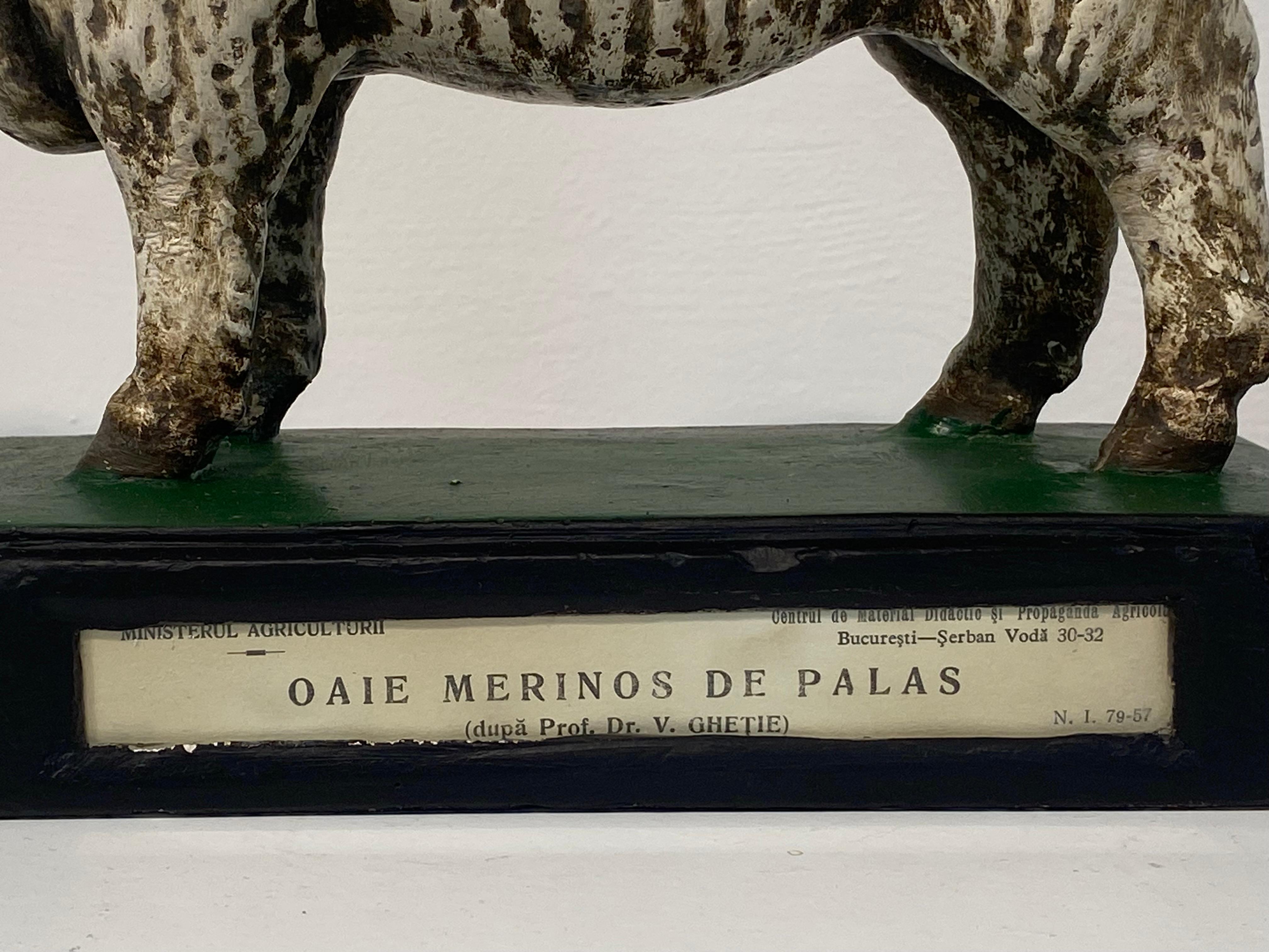 Sculpture de mouton multicolore Bon état - En vente à Schellebelle, BE