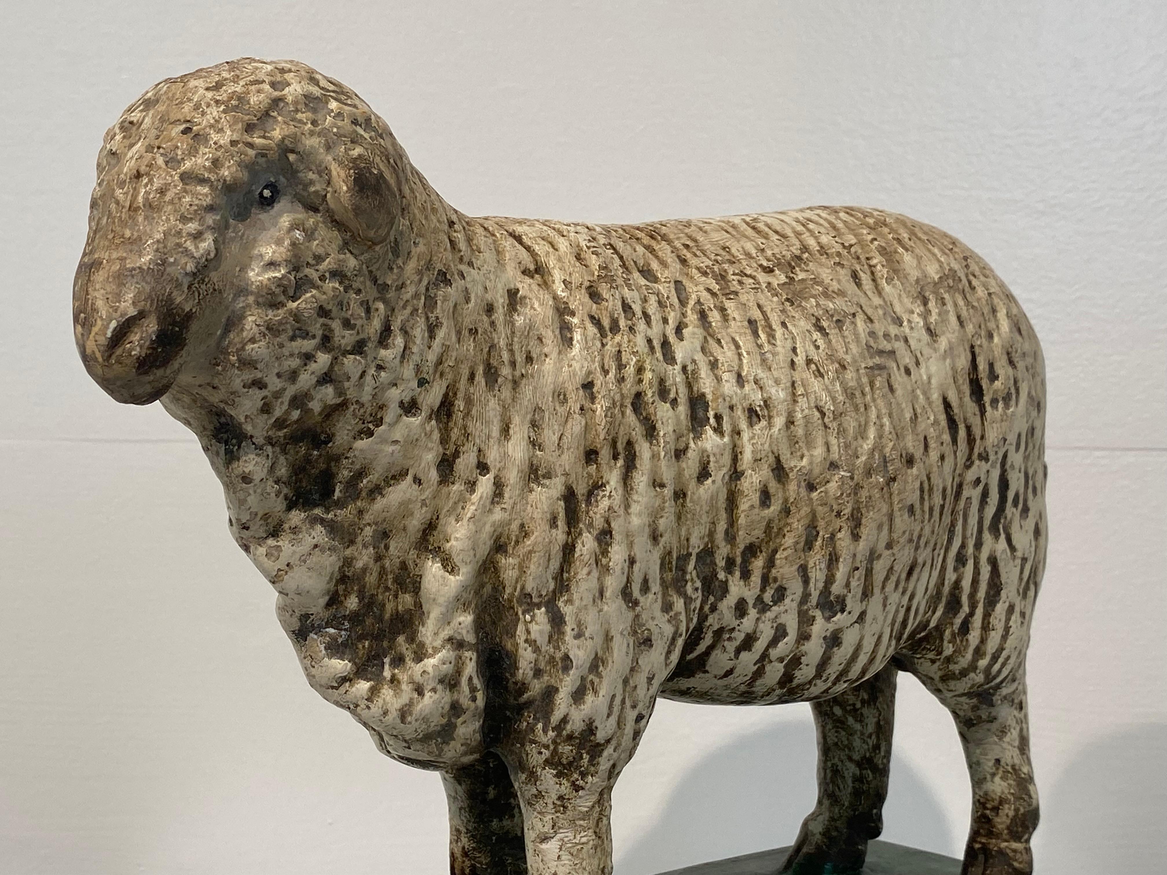 Plâtre Sculpture de mouton multicolore en vente