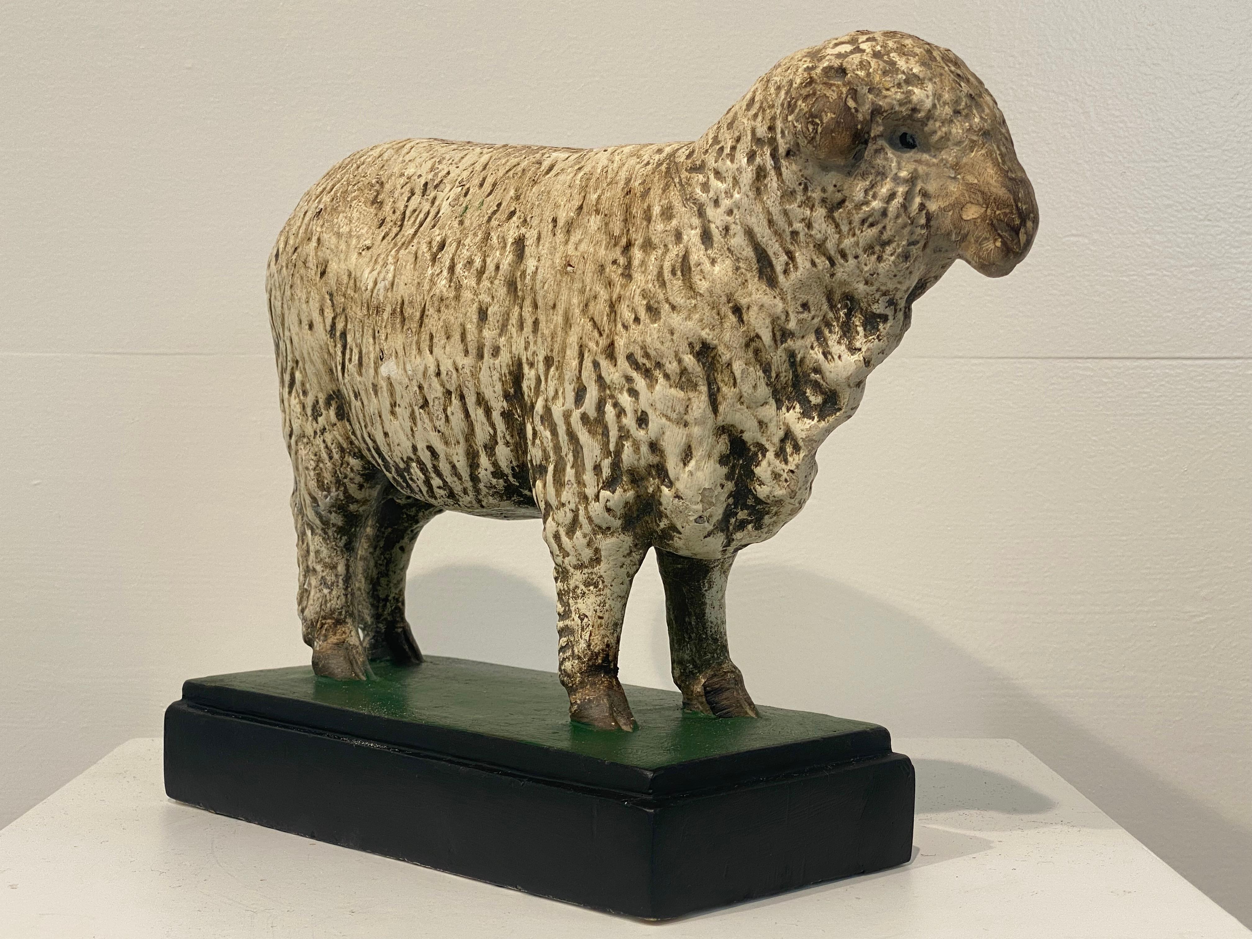 Sculpture de mouton multicolore en vente 1