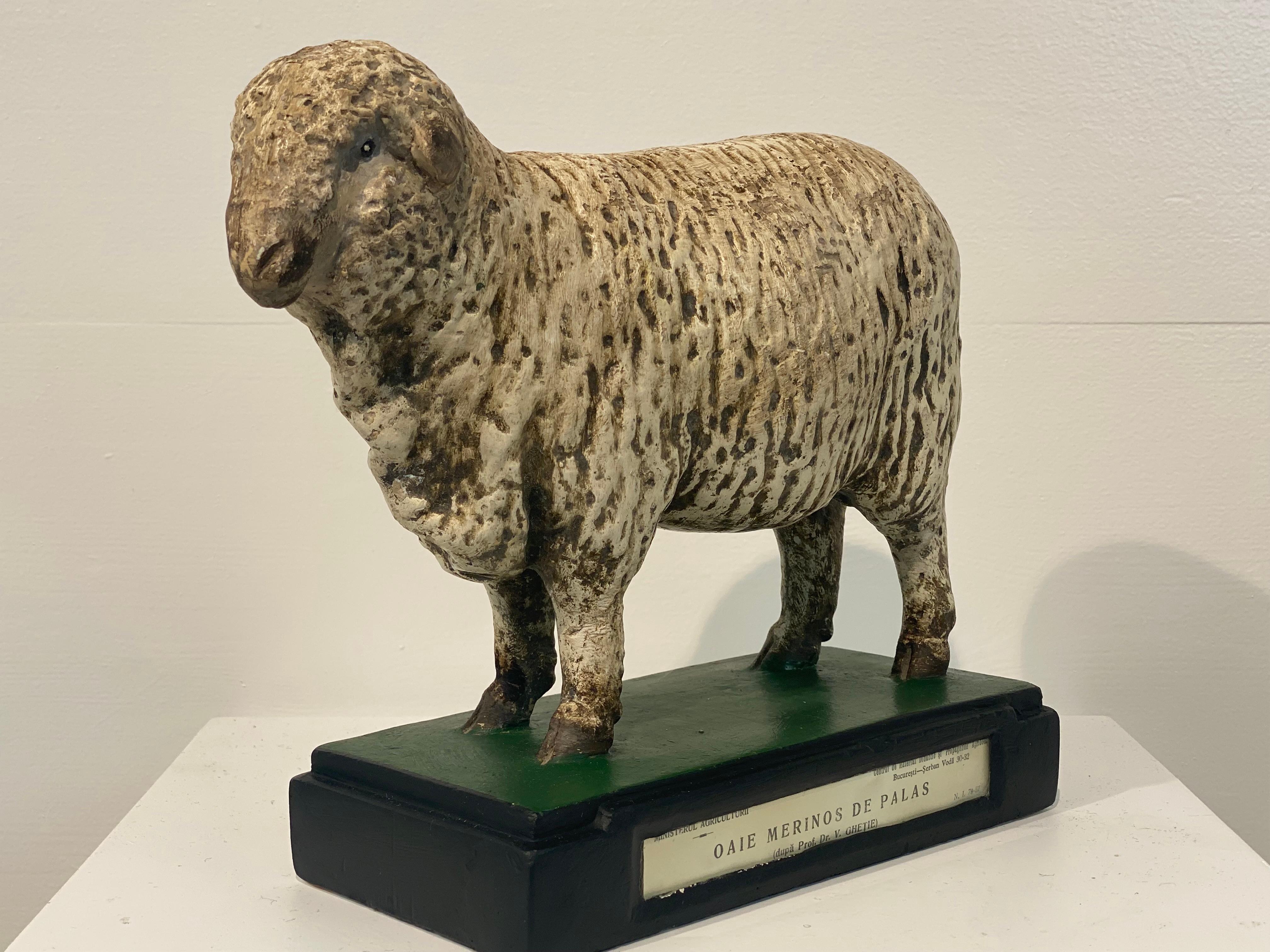 Sculpture de mouton multicolore en vente 2