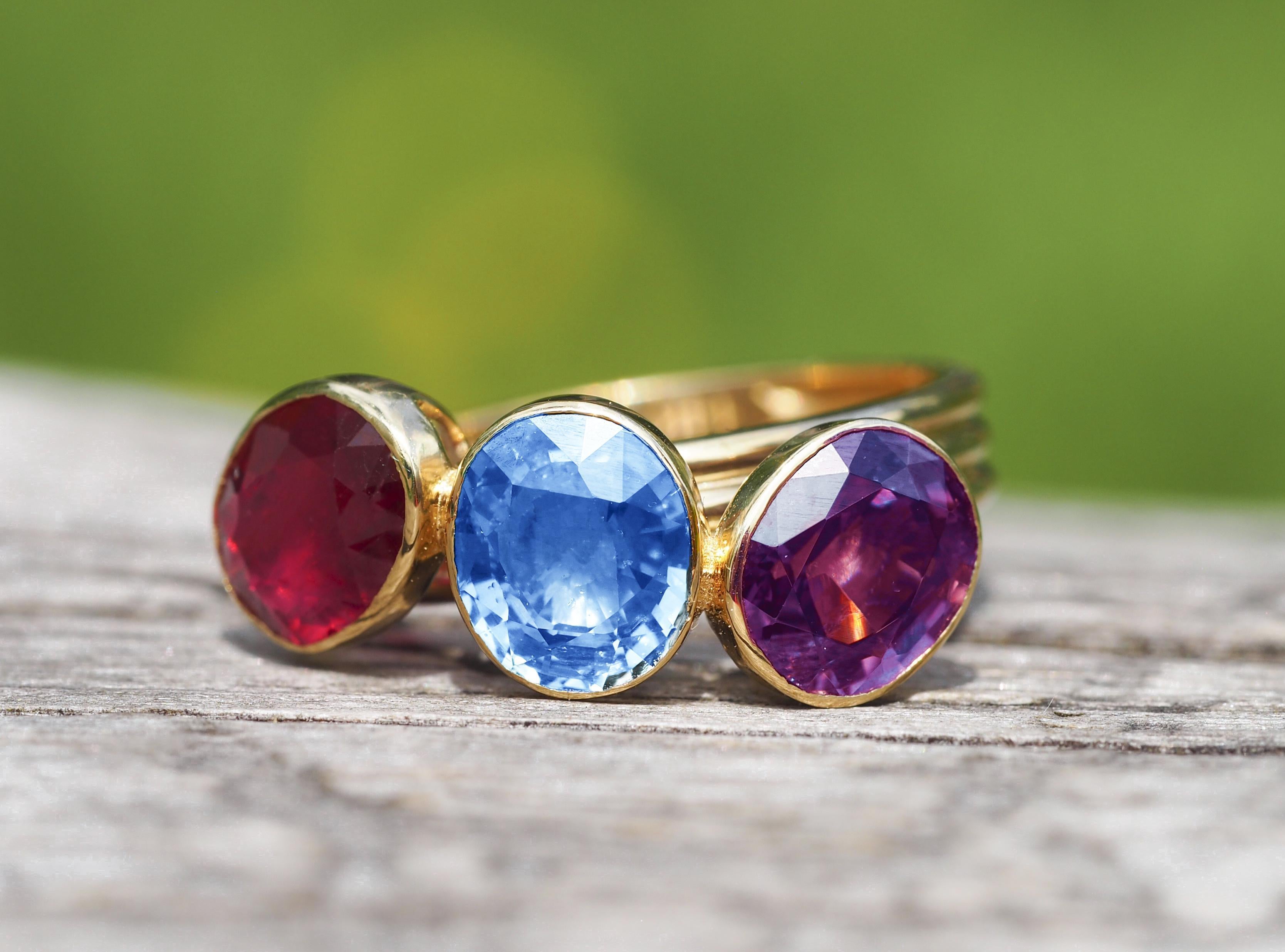 En vente :  Multicolor 14k gold ring with amethyst, ruby and topaz 4