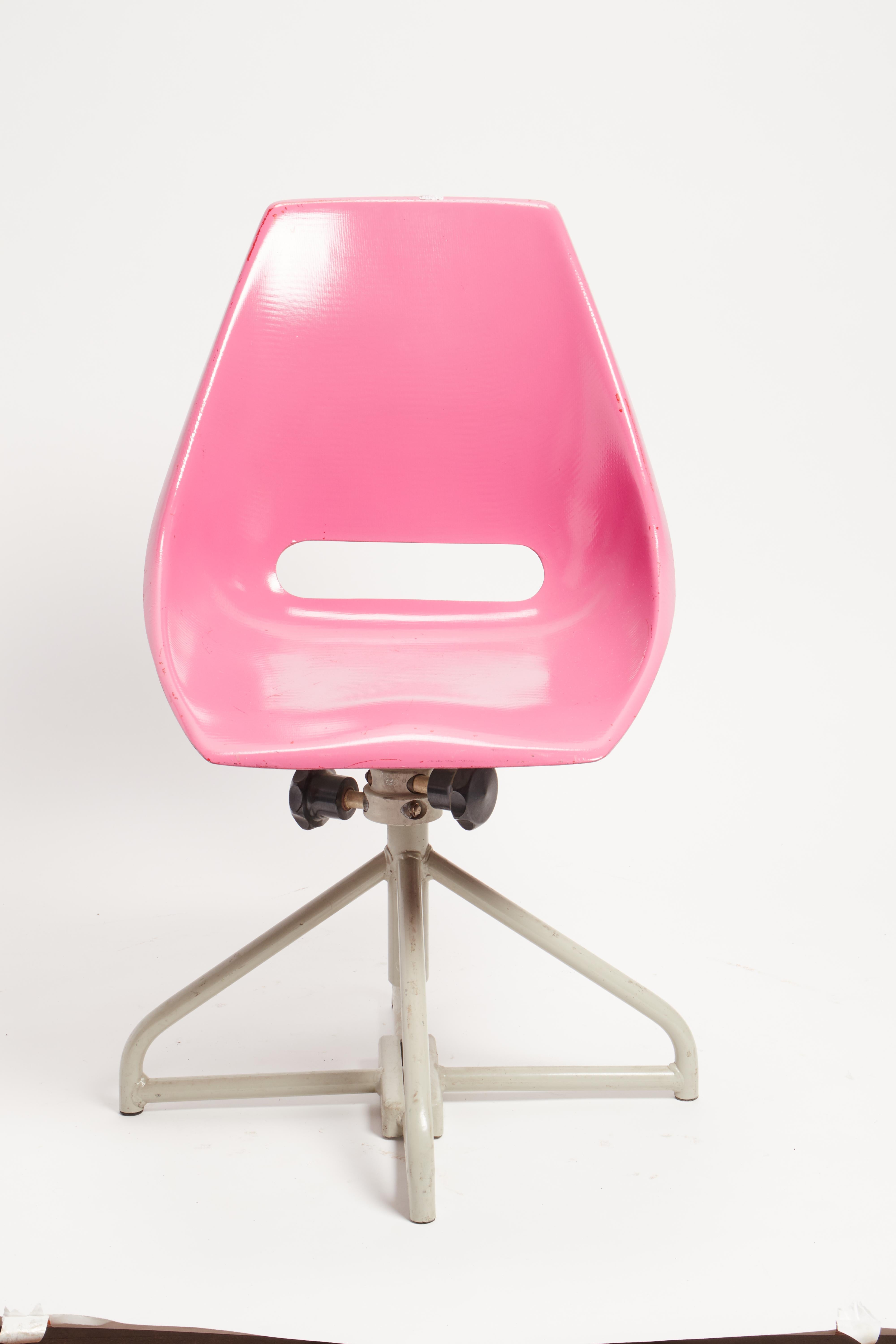 Multicolor Adjustable Fiberglass Chairs, Italy, 1950 For Sale 5