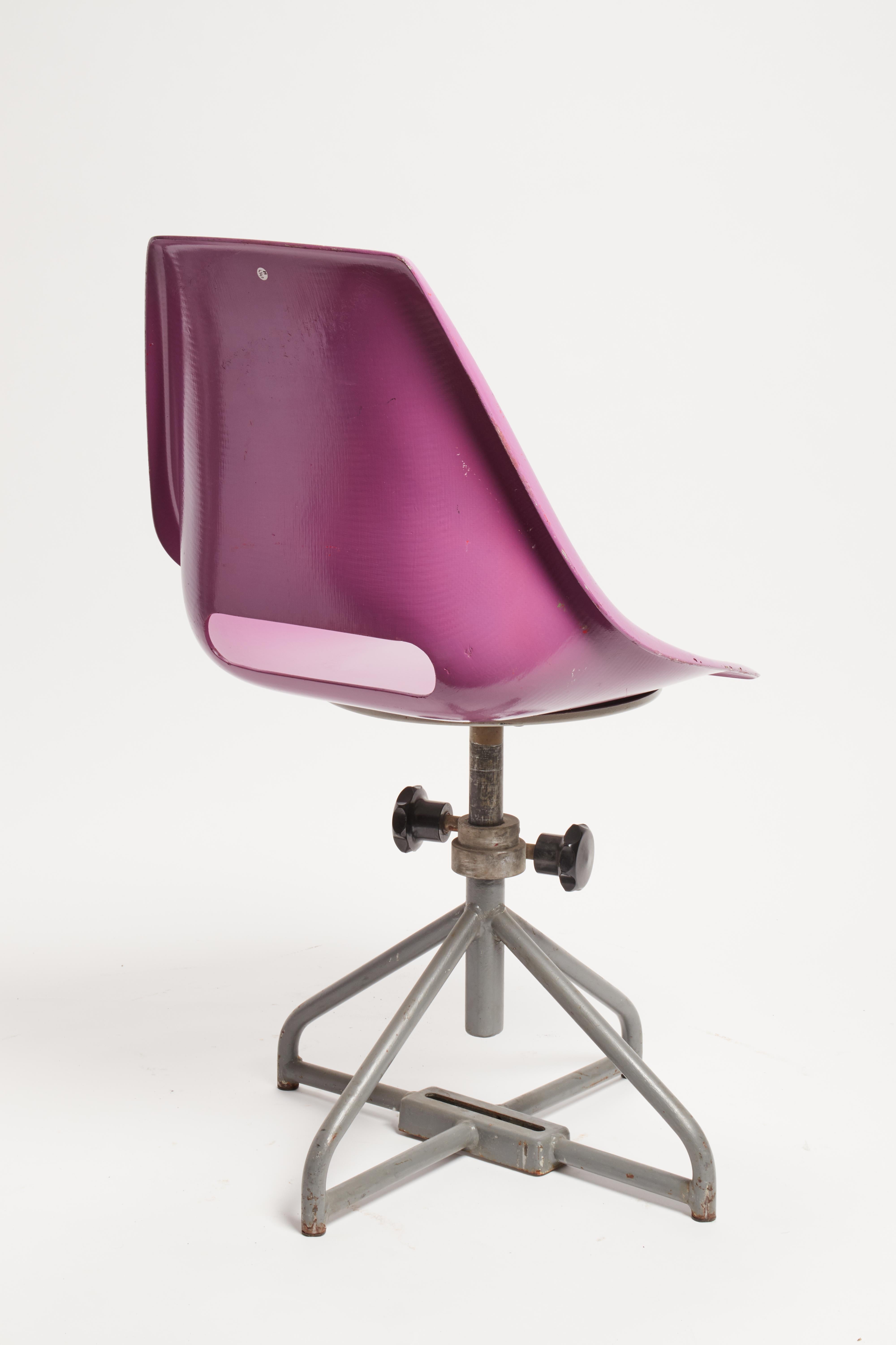 Multicolor Adjustable Fiberglass Chairs, Italy, 1950 For Sale 7