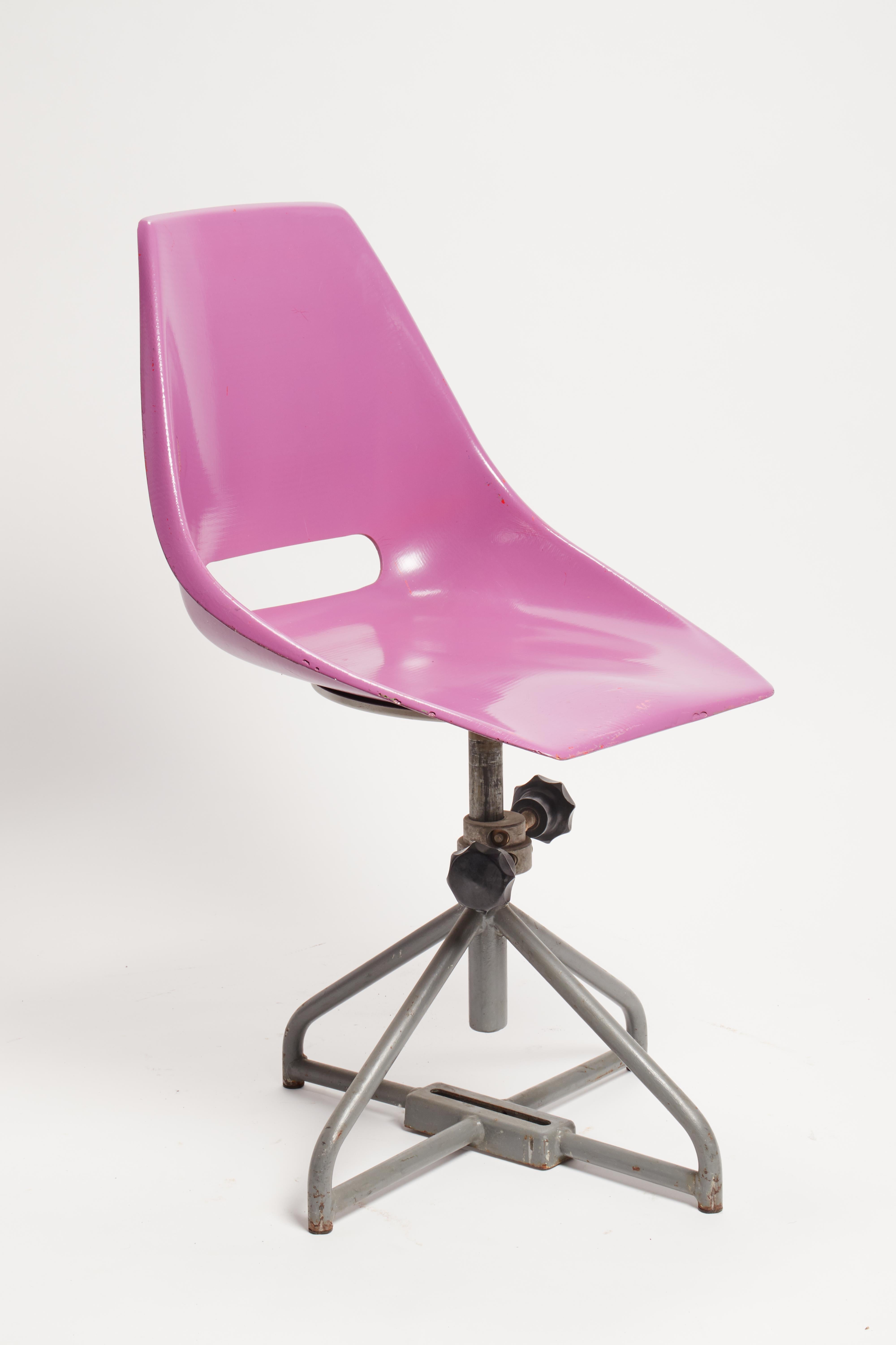 Multicolor Adjustable Fiberglass Chairs, Italy, 1950 For Sale 8