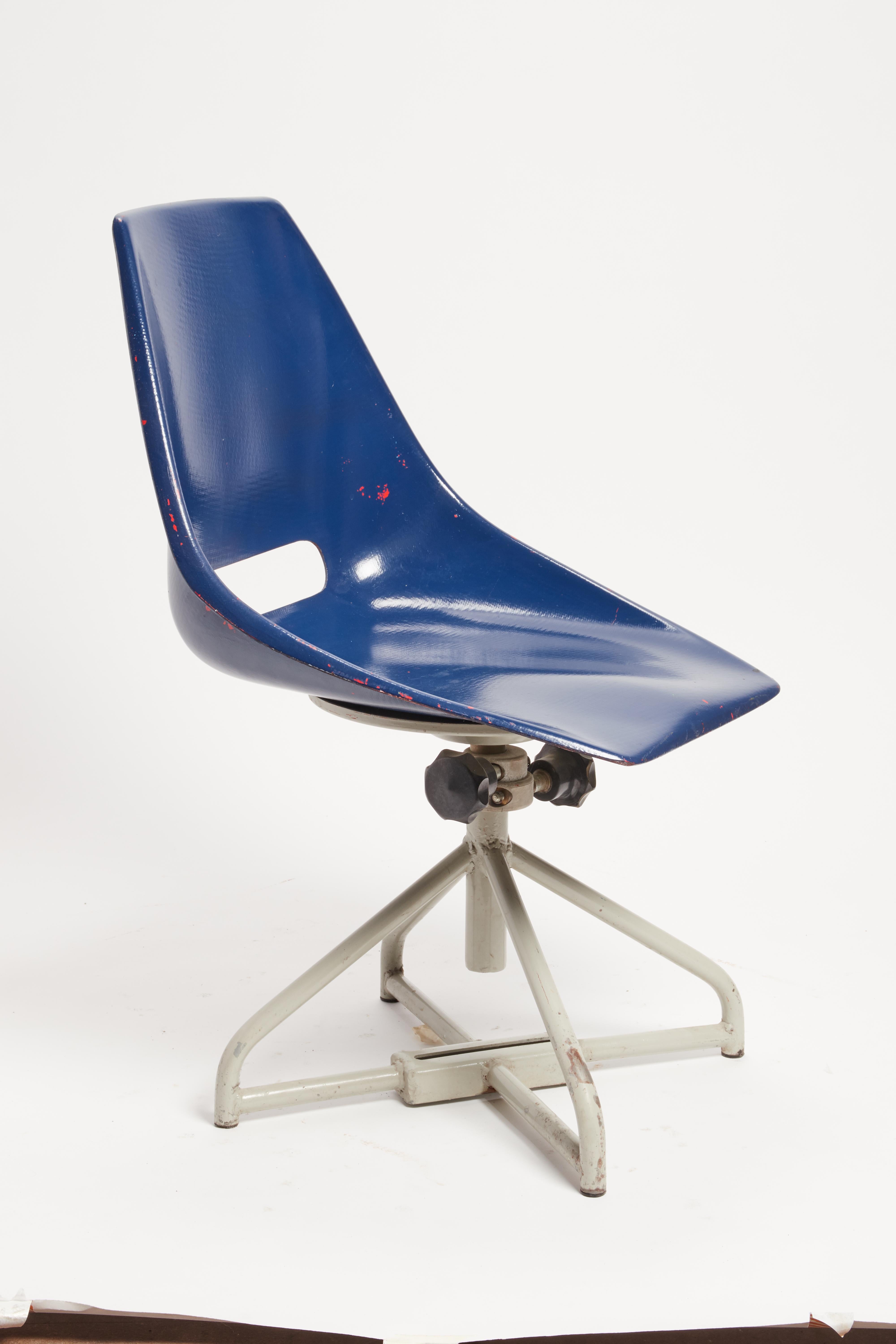 Multicolor Adjustable Fiberglass Chairs, Italy, 1950 For Sale 9