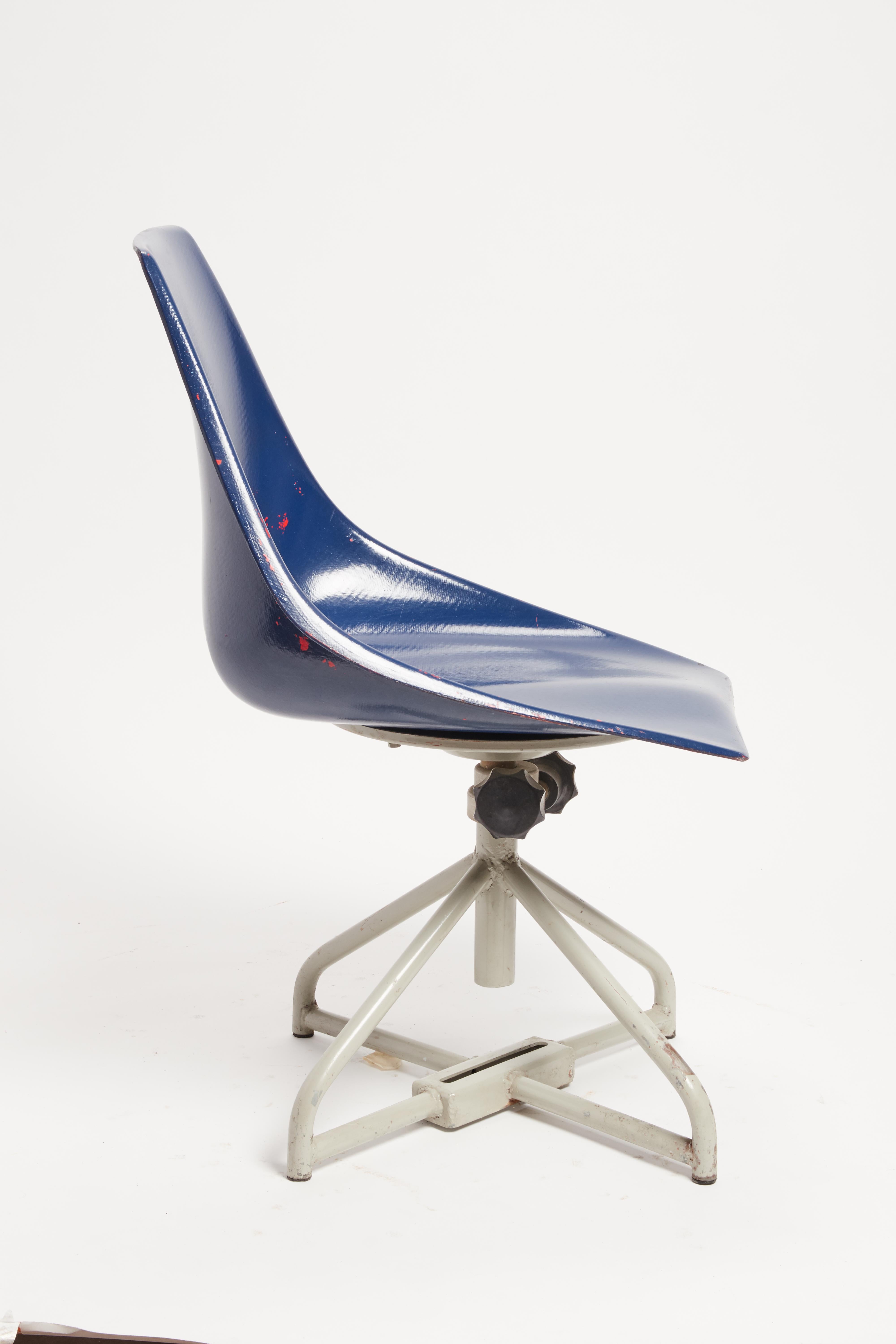 Multicolor Adjustable Fiberglass Chairs, Italy, 1950 For Sale 10