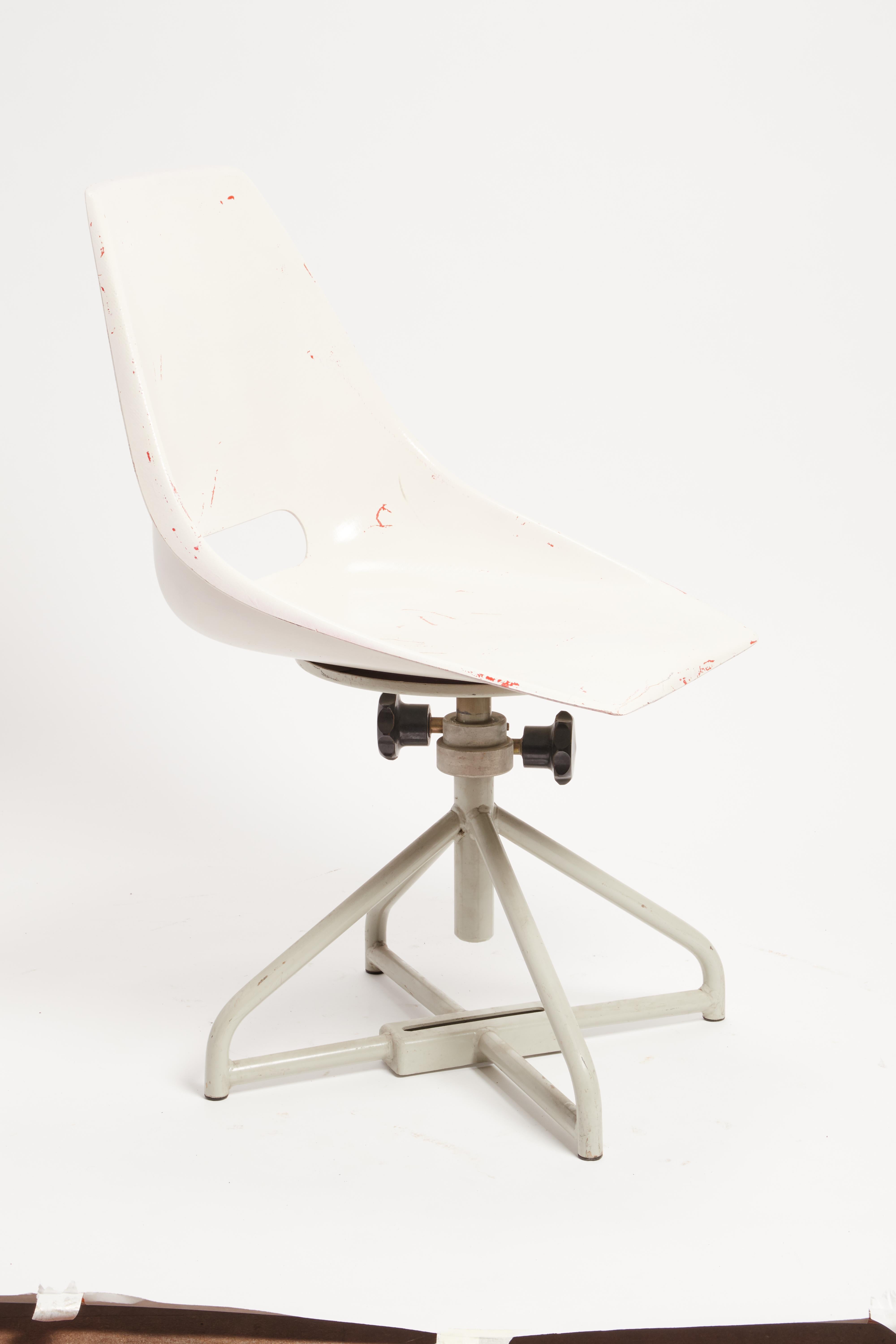 Multicolor Adjustable Fiberglass Chairs, Italy, 1950 For Sale 12