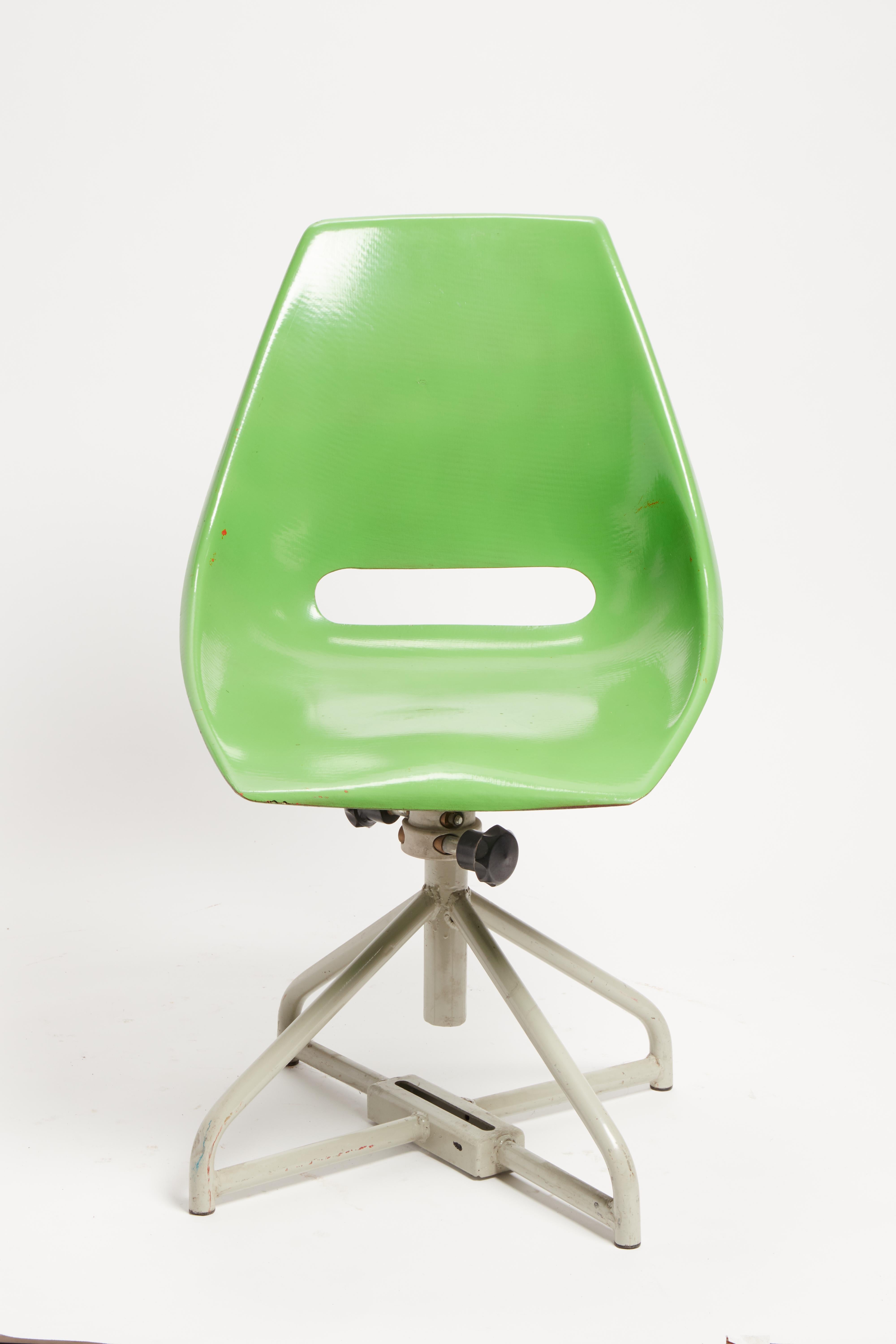 Multicolor Adjustable Fiberglass Chairs, Italy, 1950 For Sale 1