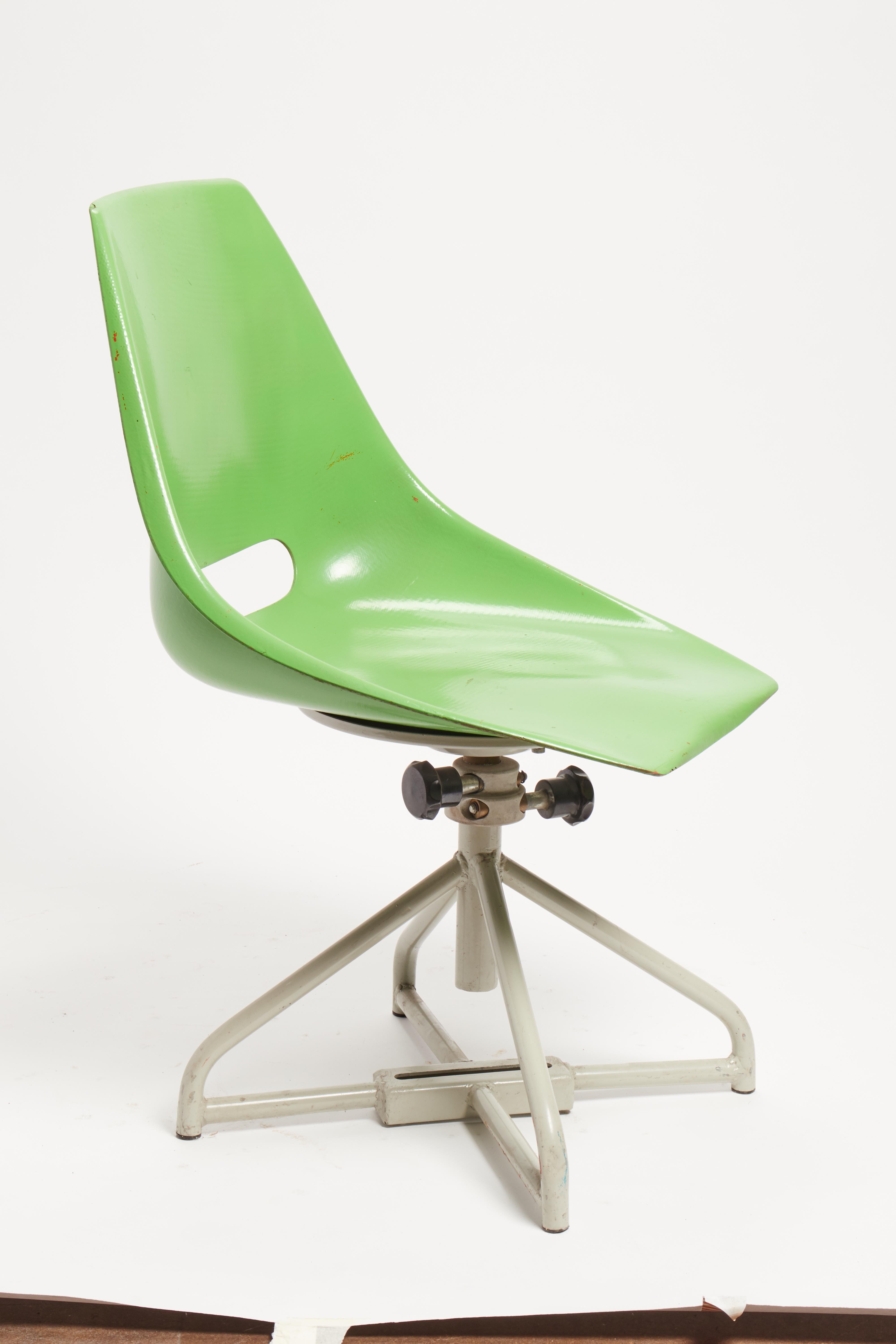 Multicolor Adjustable Fiberglass Chairs, Italy, 1950 For Sale 3