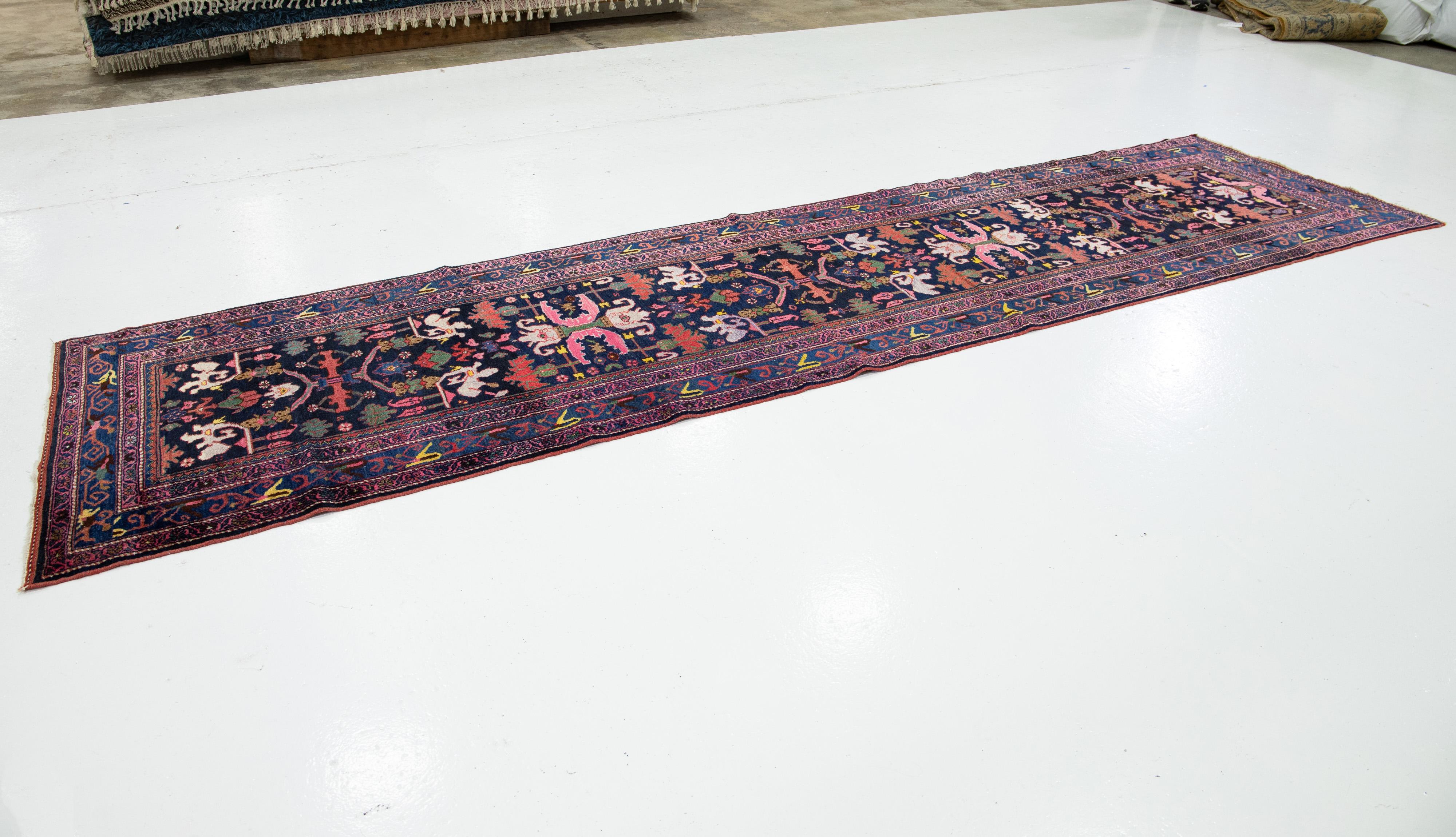 Annodato a mano Runner in lana Malayer antico, multicolore, fatto a mano nel 1900 in vendita