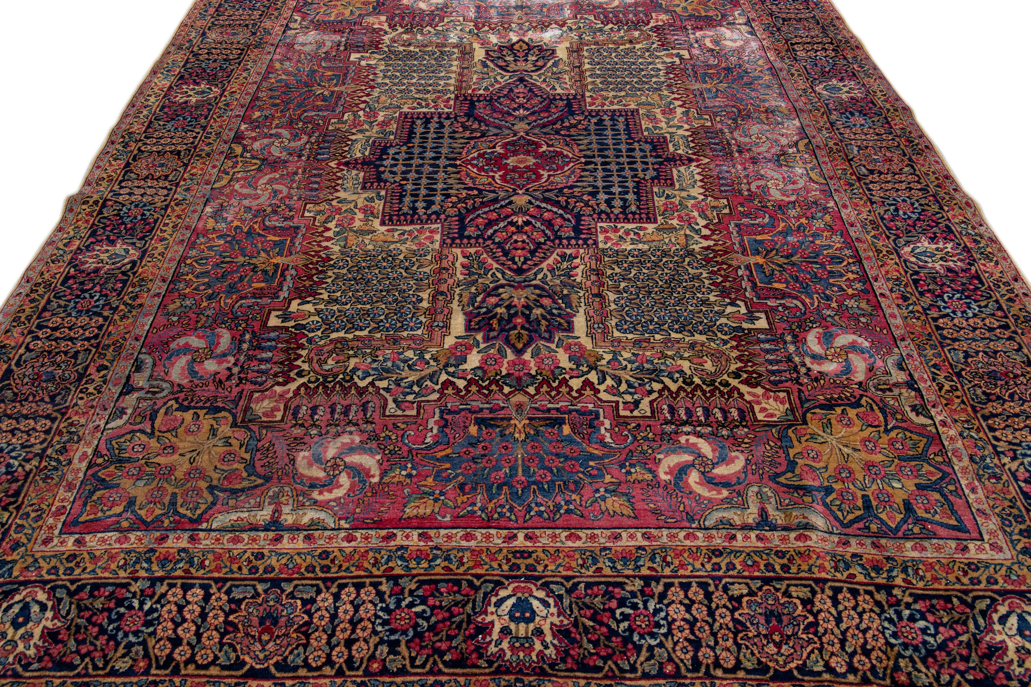 Kirman Tapis persan ancien Kerman en laine multicolore, fait à la main et conçu sur toute sa surface en vente