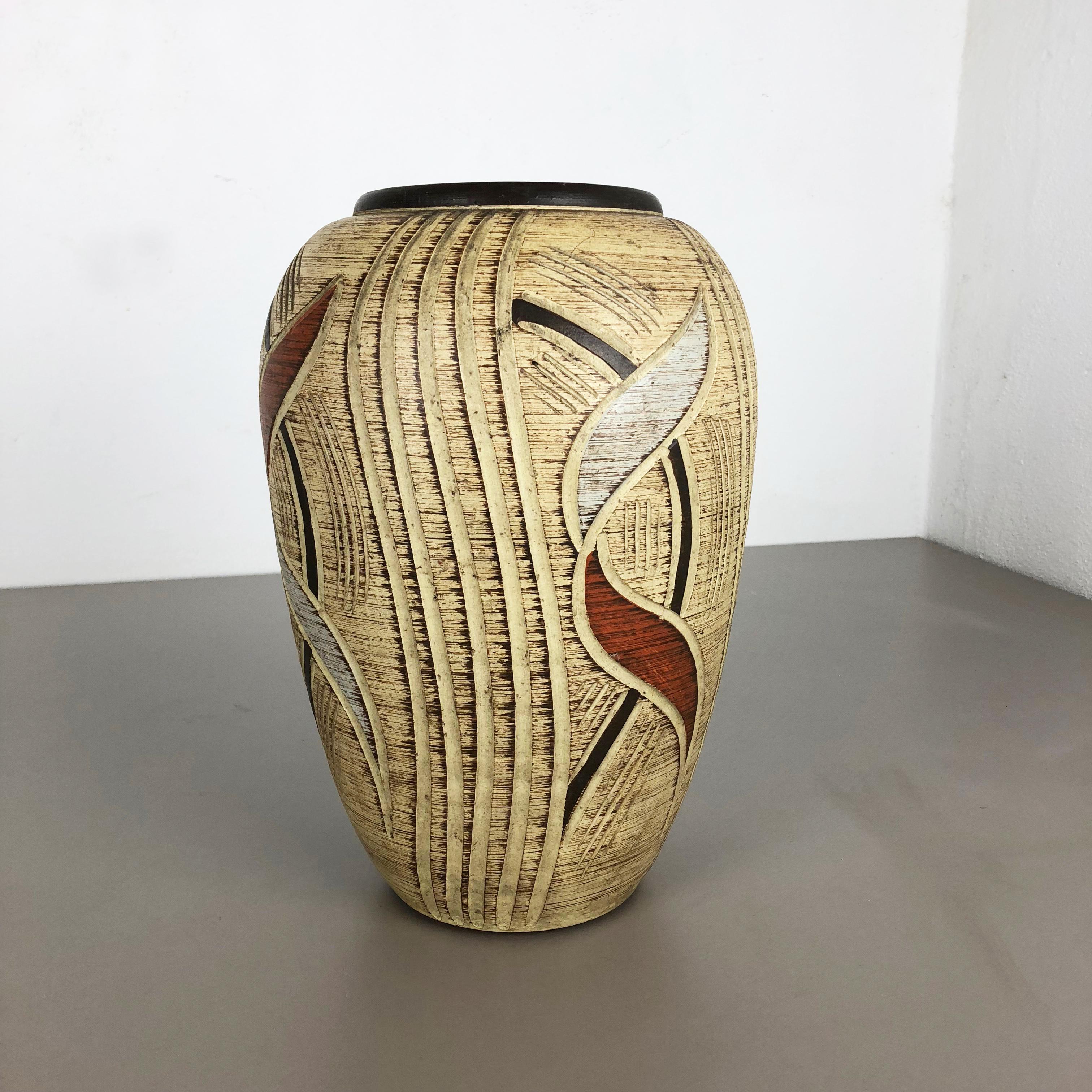 Article:

Pottery ceramic vase


Producer:

Sawa Ceramic, Germany


Design:

Franz Schwaderlapp



Decade:

1960s





Original vintage 1960s pottery ceramic vase in Germany. High quality German production with a nice
