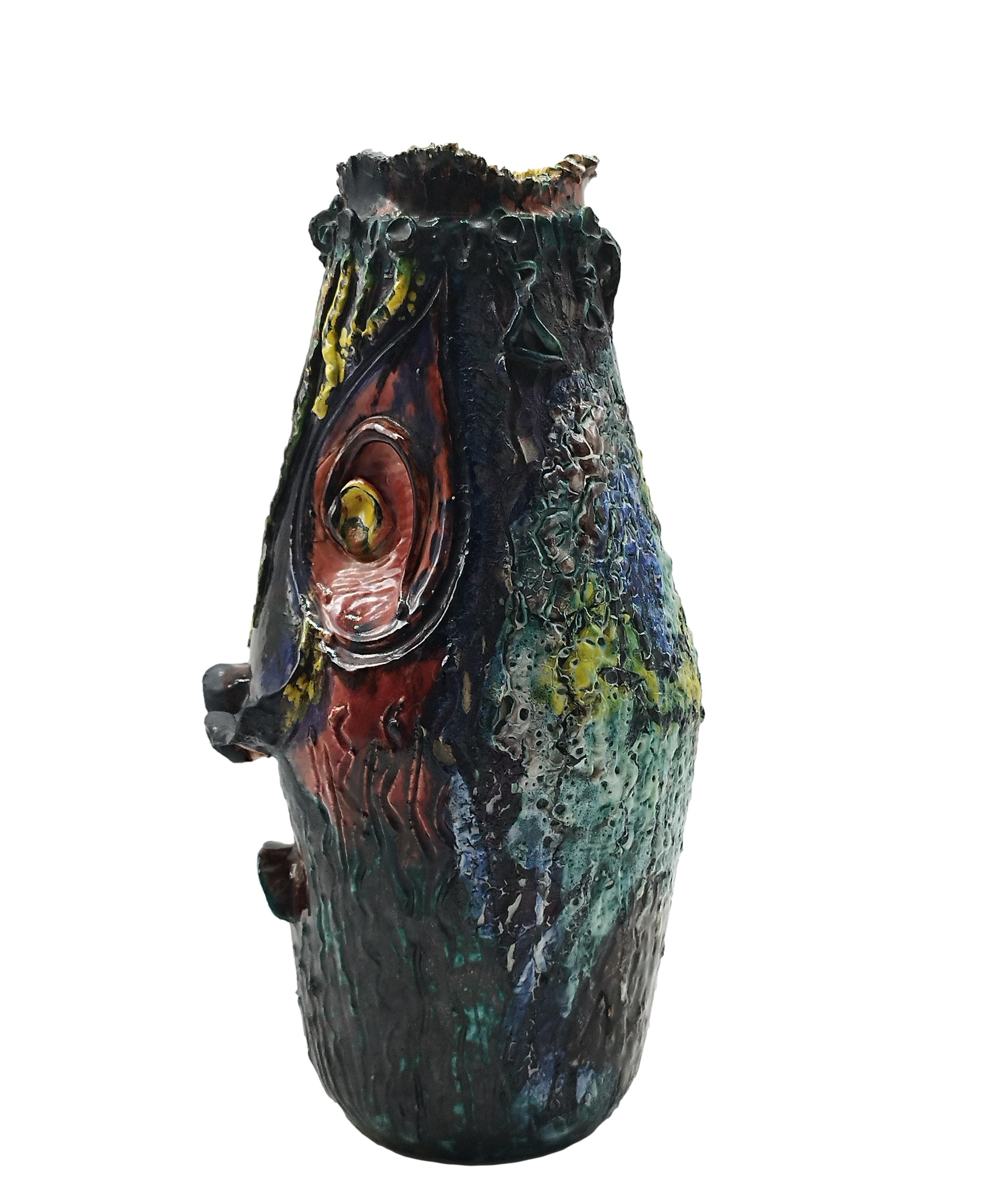 Rare ceramic vase made by Ascoli Piceno's Fama ceramic and majolica factory 