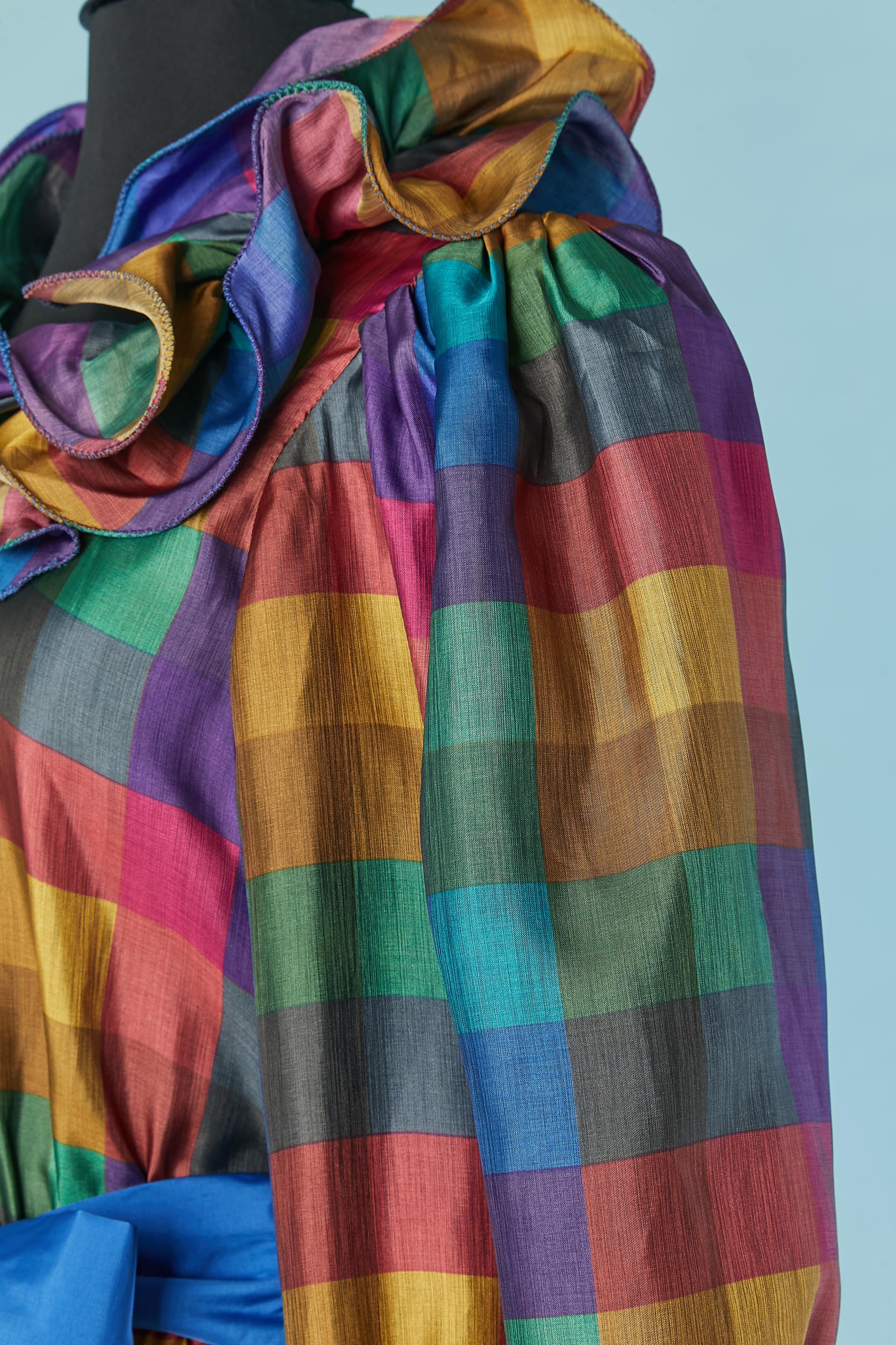 Vestido de cóctel de seda a cuadros multicolor con volantes y cinturón azul Donna Morgan en Excelente estado para la venta en Saint-Ouen-Sur-Seine, FR