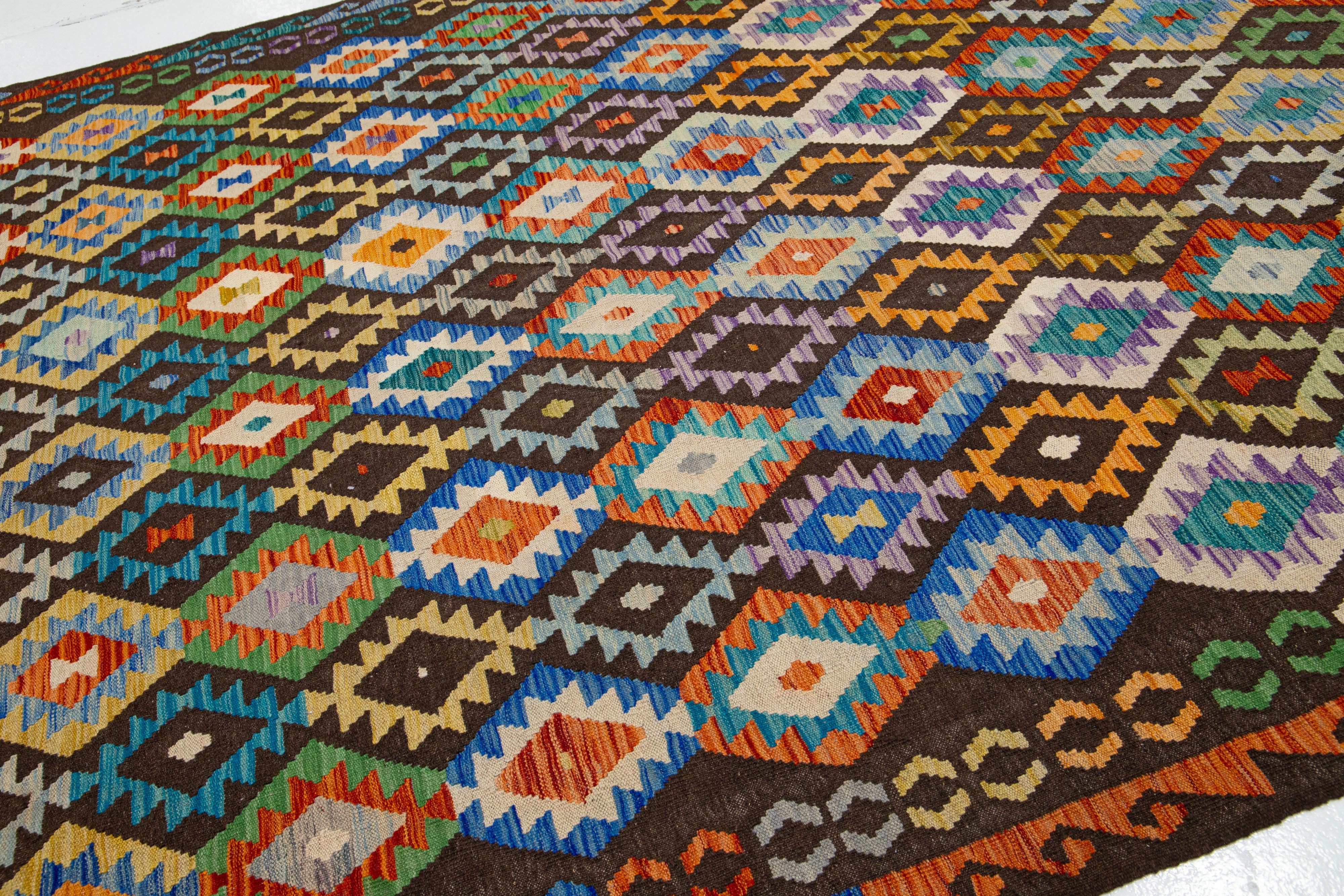 Multicolor Contemporary Kilim Wool Rug Flatweave mit geometrischem Muster (Organische Moderne) im Angebot