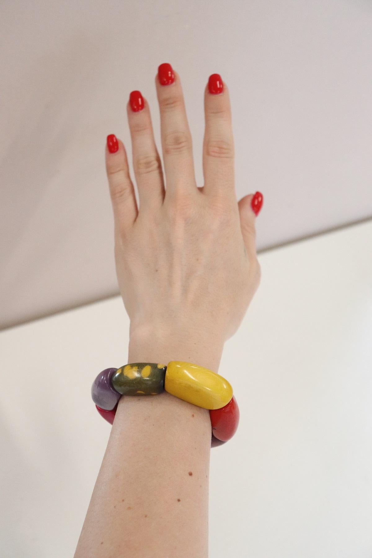 handmade bracelet made of vegetable ivory Tagua. Unique productions young and modern design. Bright colors perfect for a summer day. These jewels are born with total respect for nature. Vegetable ivory allows you to create unique precious jewels