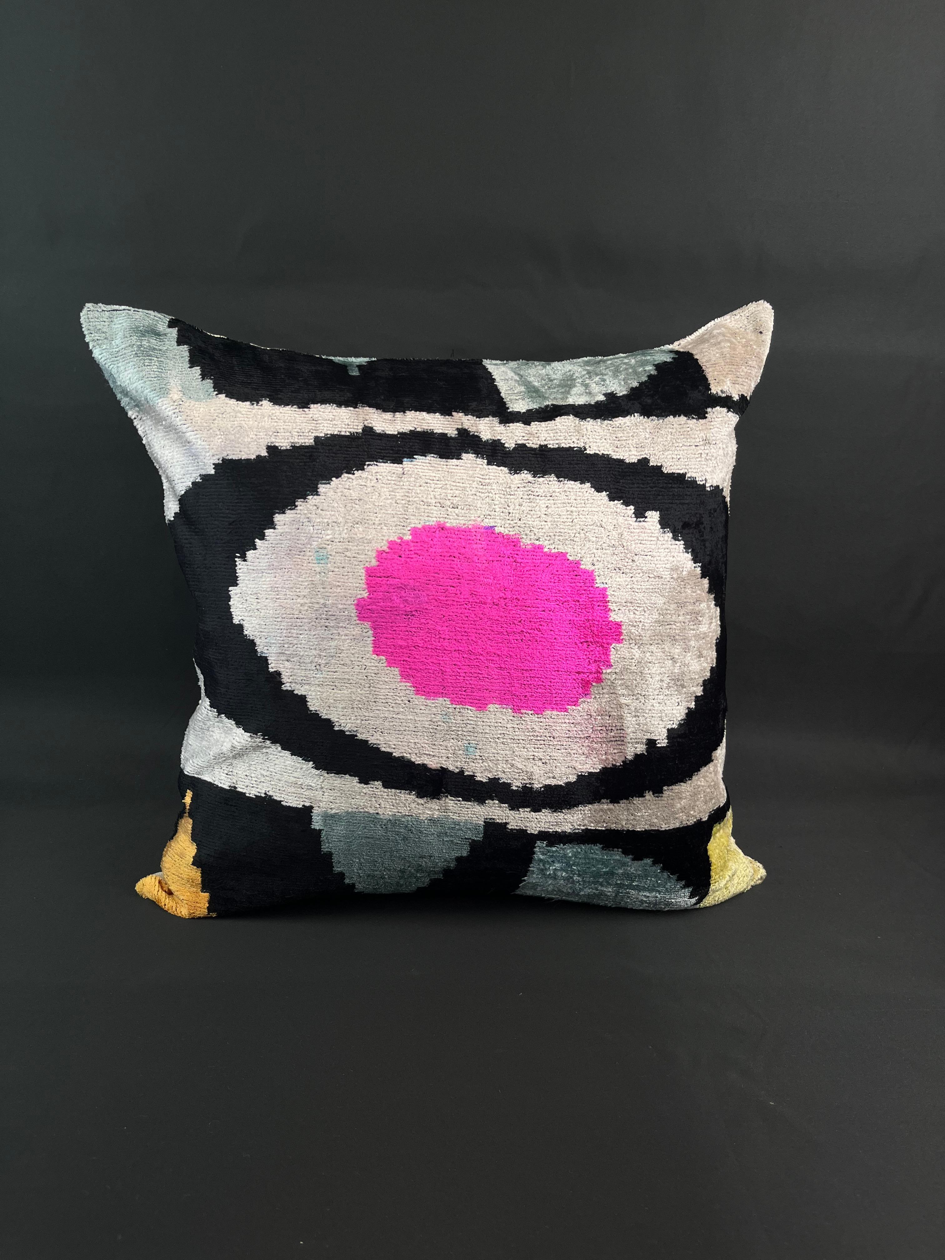 Multicolor Design Velvet Silk Ikat Pillow Cover In New Condition In Houston, TX