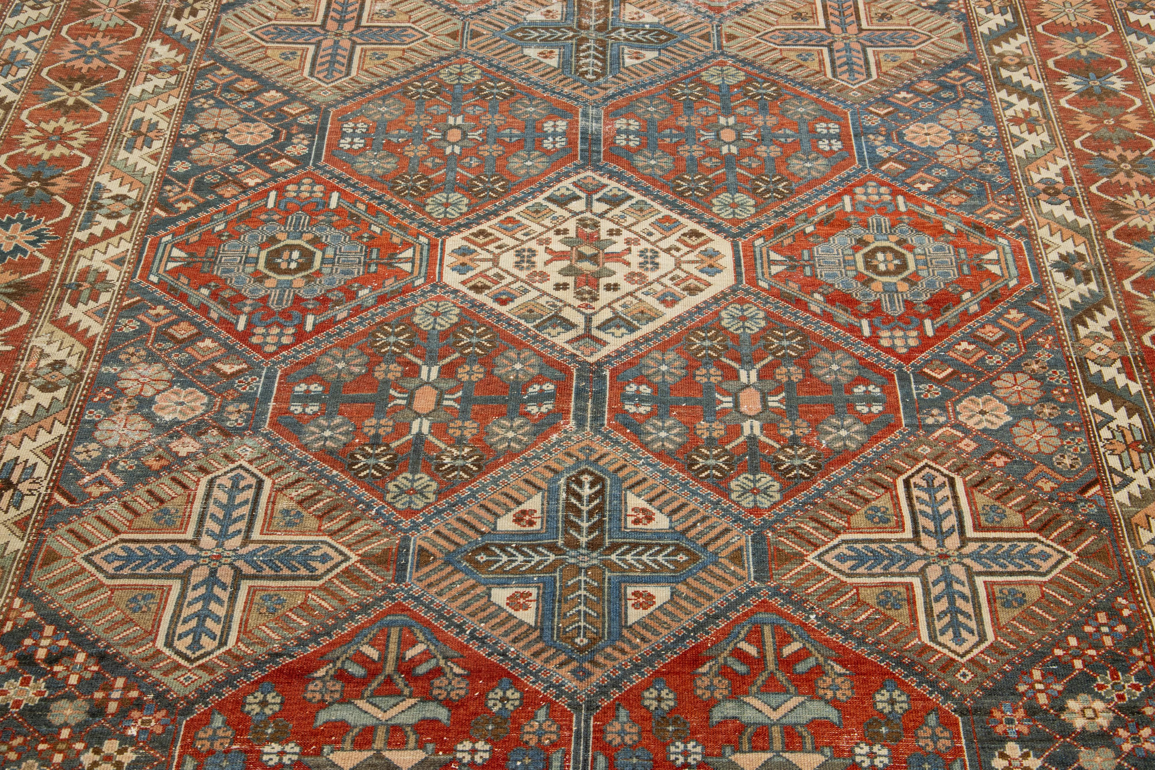 Multicolor entworfen persischen Bakhtiari Wolle Teppich handgefertigt aus den 1920er Jahren im Zustand „Gut“ im Angebot in Norwalk, CT