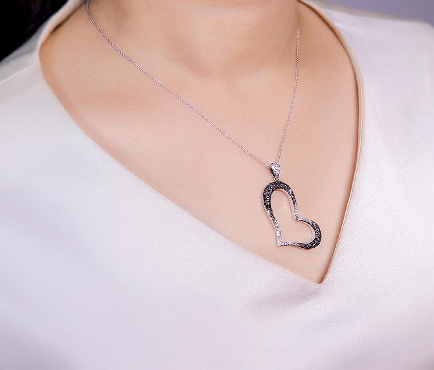 Mehrfarbige Diamant-Herz-Anhänger-Halskette mit Anhänger 1,04 Karat 18K Weißgold im Zustand „Hervorragend“ im Angebot in Aliso Viejo, CA