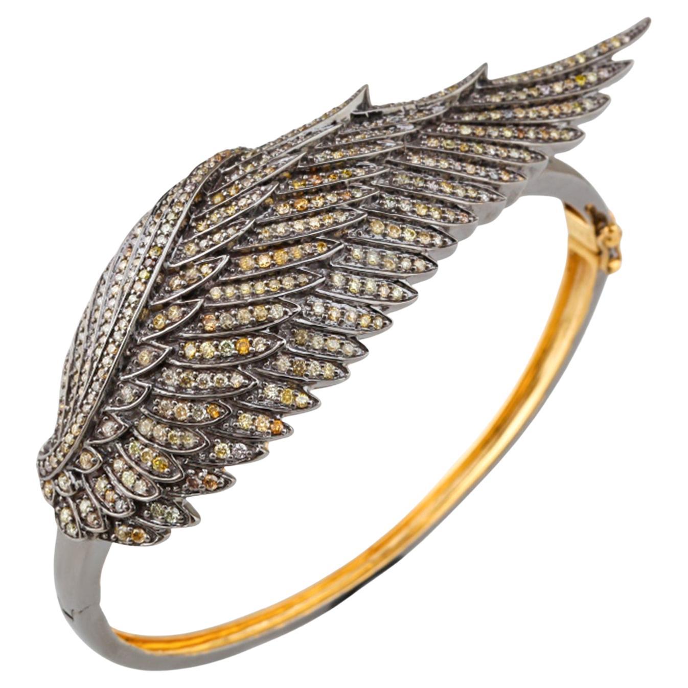 Bracciale con ali di diamanti multicolore da 2,7 carati
