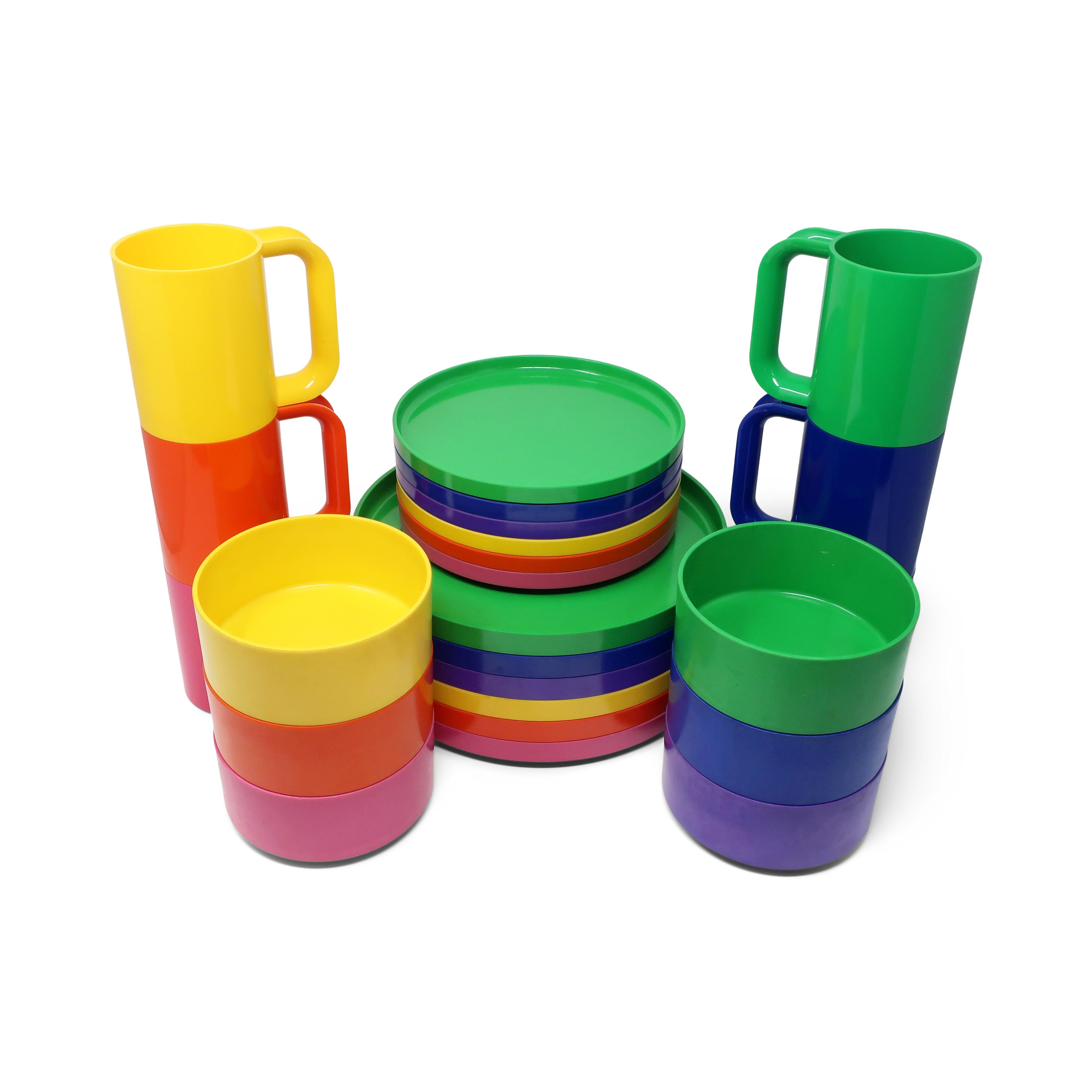 Multicolor Dinnerware by Vignelli for Heller, Set of 24 In Good Condition In Brooklyn, NY
