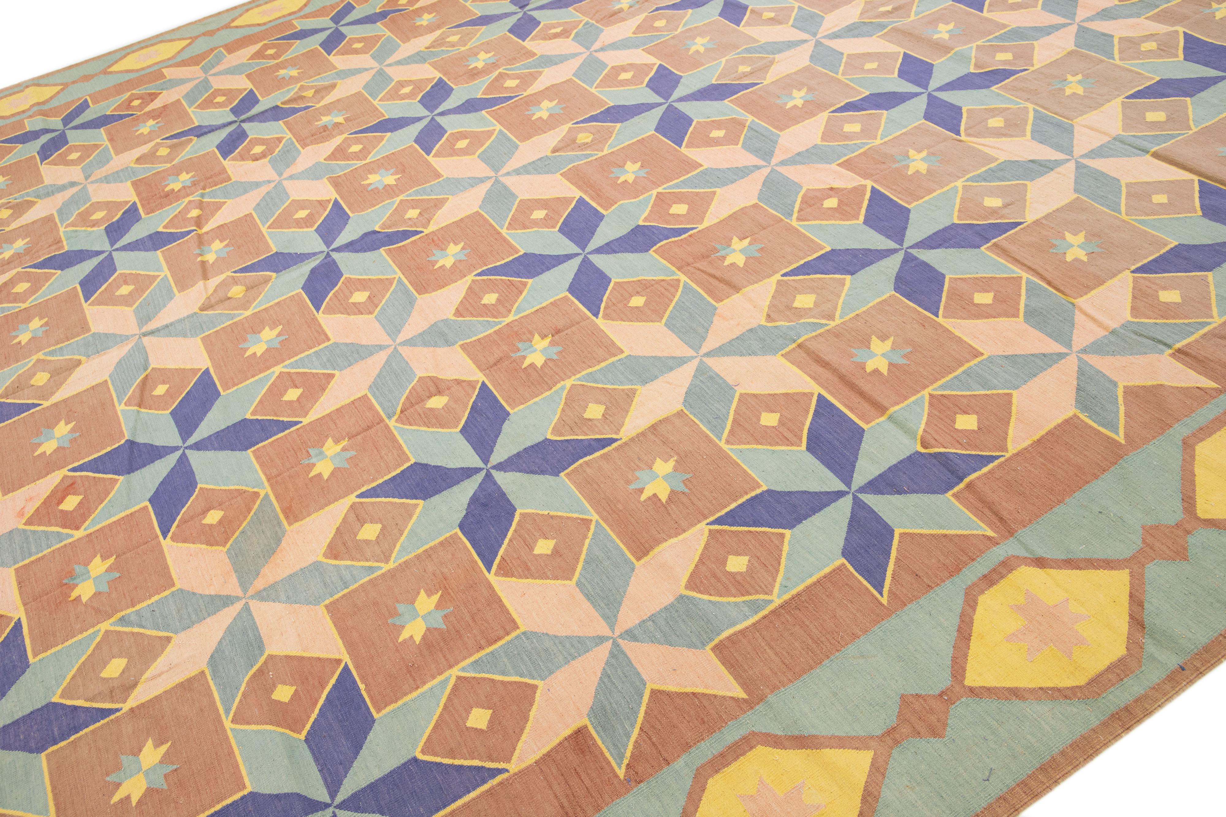 Alfombra india moderna de lana Dhurrie multicolor de tejido plano con motivos geométricos Moderno orgánico en venta