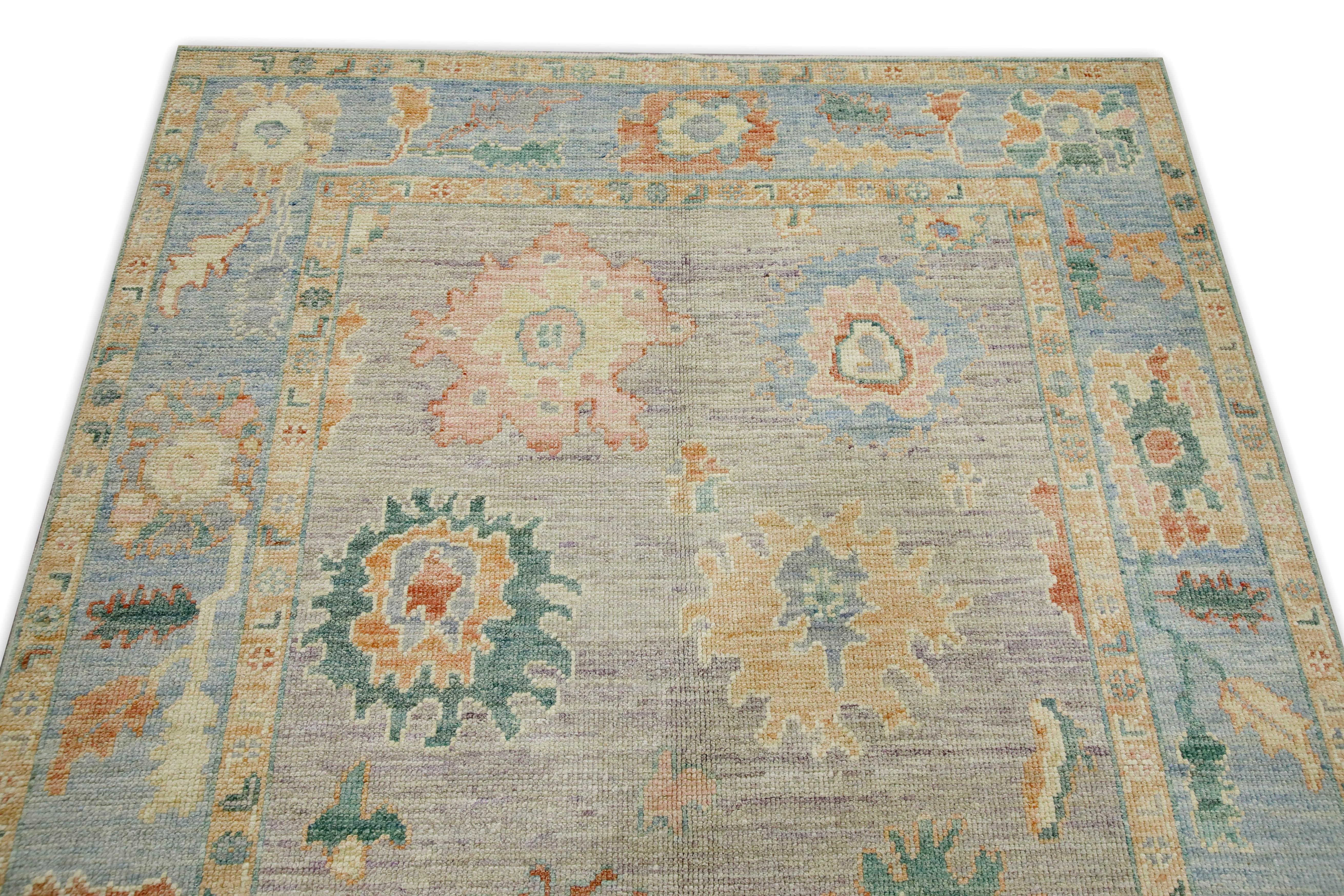 Mehrfarbiger handgewebter türkischer Oushak-Teppich aus Wolle mit Blumenmuster 5' x 6'11
