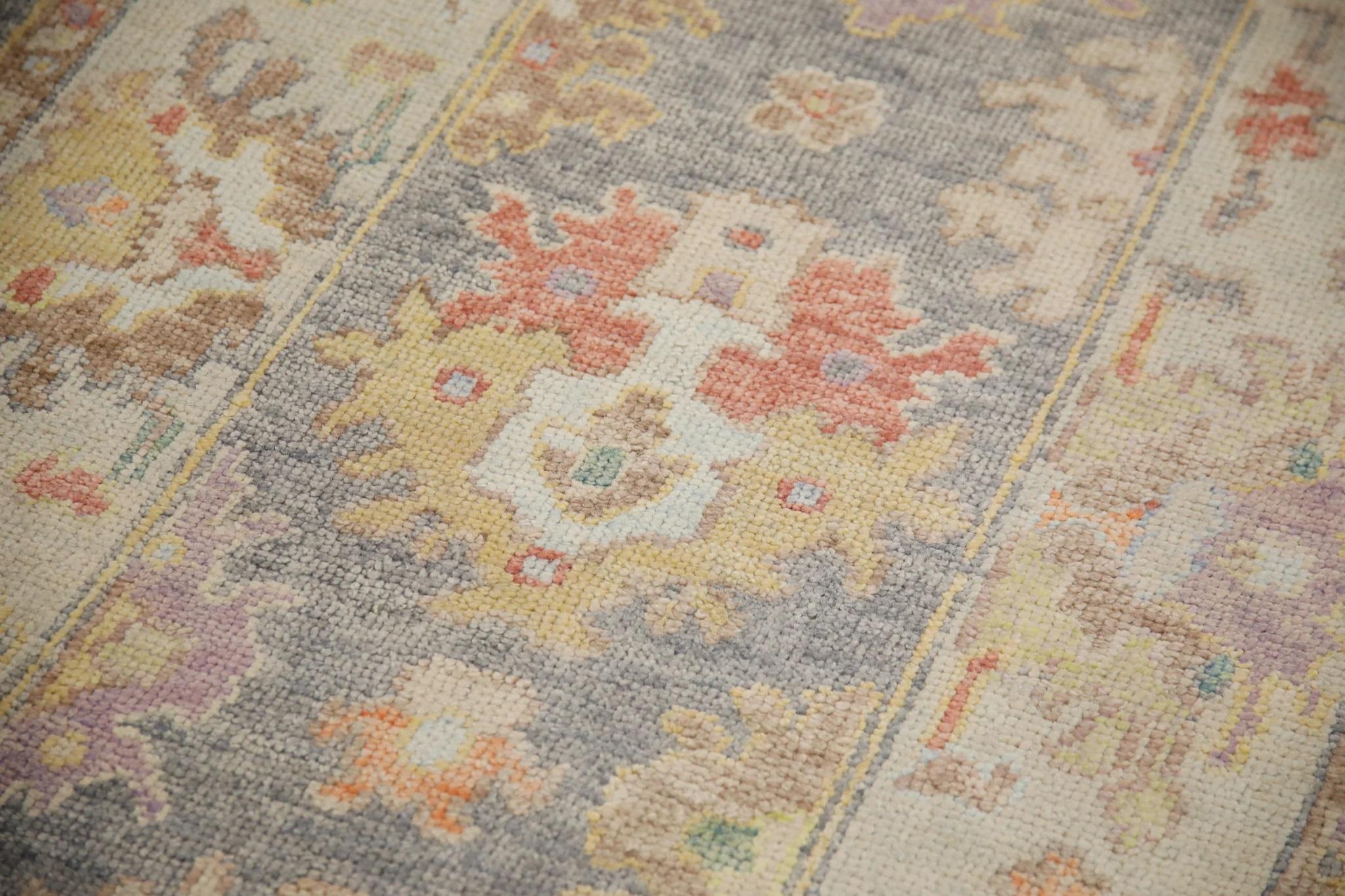 Mehrfarbiger türkischer Oushak-Läufer mit Blumenmuster 3' x 14'3