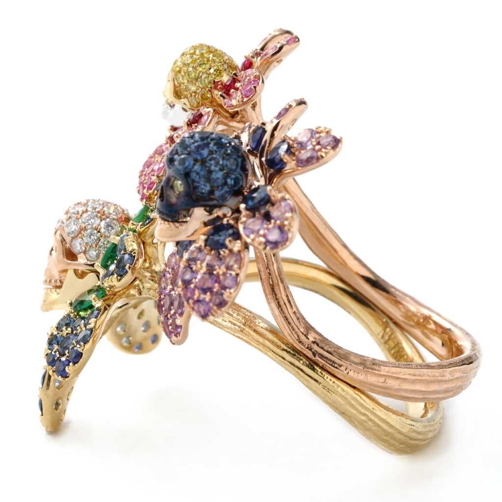 Mehrfarbiger Ring im Stil des Dia De Los Muertos mit Edelsteinen und Diamanten in zweifarbigem Gold  (Rundschliff) im Angebot