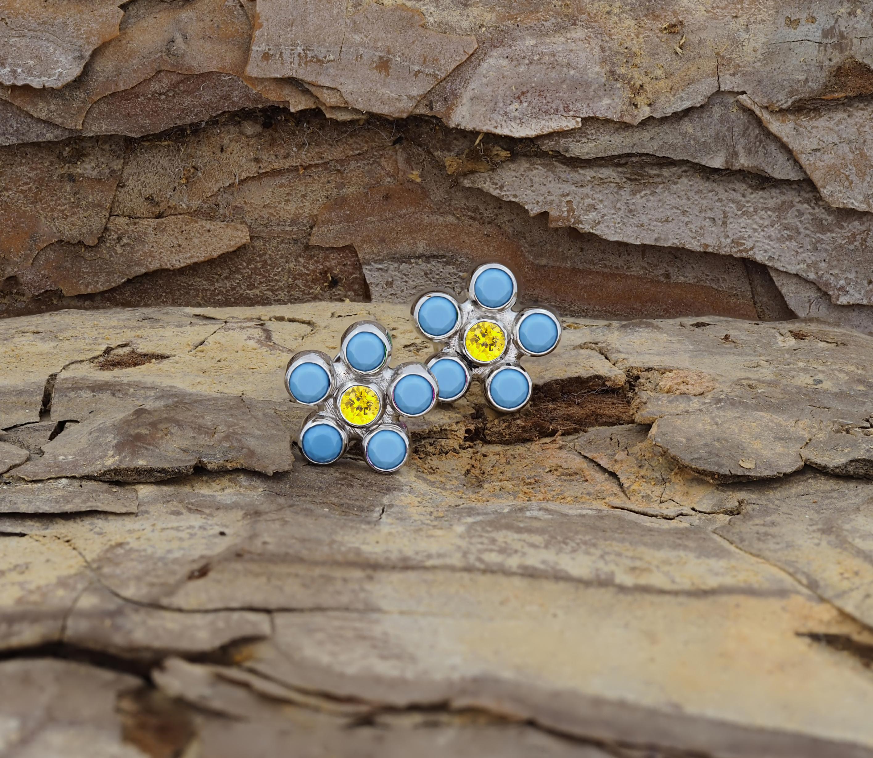Multicolor gemstone flower earrings studs in 14k gold. Small girl gold earrings. Lucky flower gold earrings. Flower girl earrings. Cute Kids Flower Studs. 
Beautiful earrings for everyday wearing. 

Metal: 14 karat gold.
Weight: 2 gr.
Size:  8