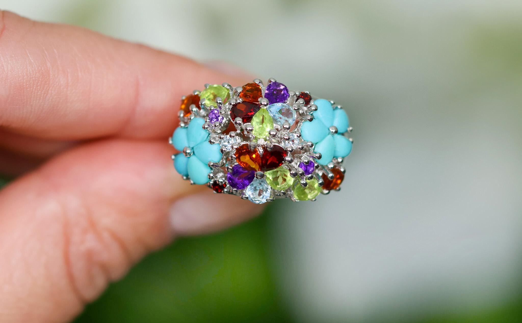 It comes with the Gemological Appraisal by GIA GG/AJP
All Gemstones are Natural
10 Turquoise = 1.50 Carats
4 Citrines = 0.64 Carats
4 Blue Topazes = 0.44 Carats
4 Peridots = 0.68 Carats
4 Garnets = 0.44 Carats
4 Amethysts = 0.36 Carats
Metal: