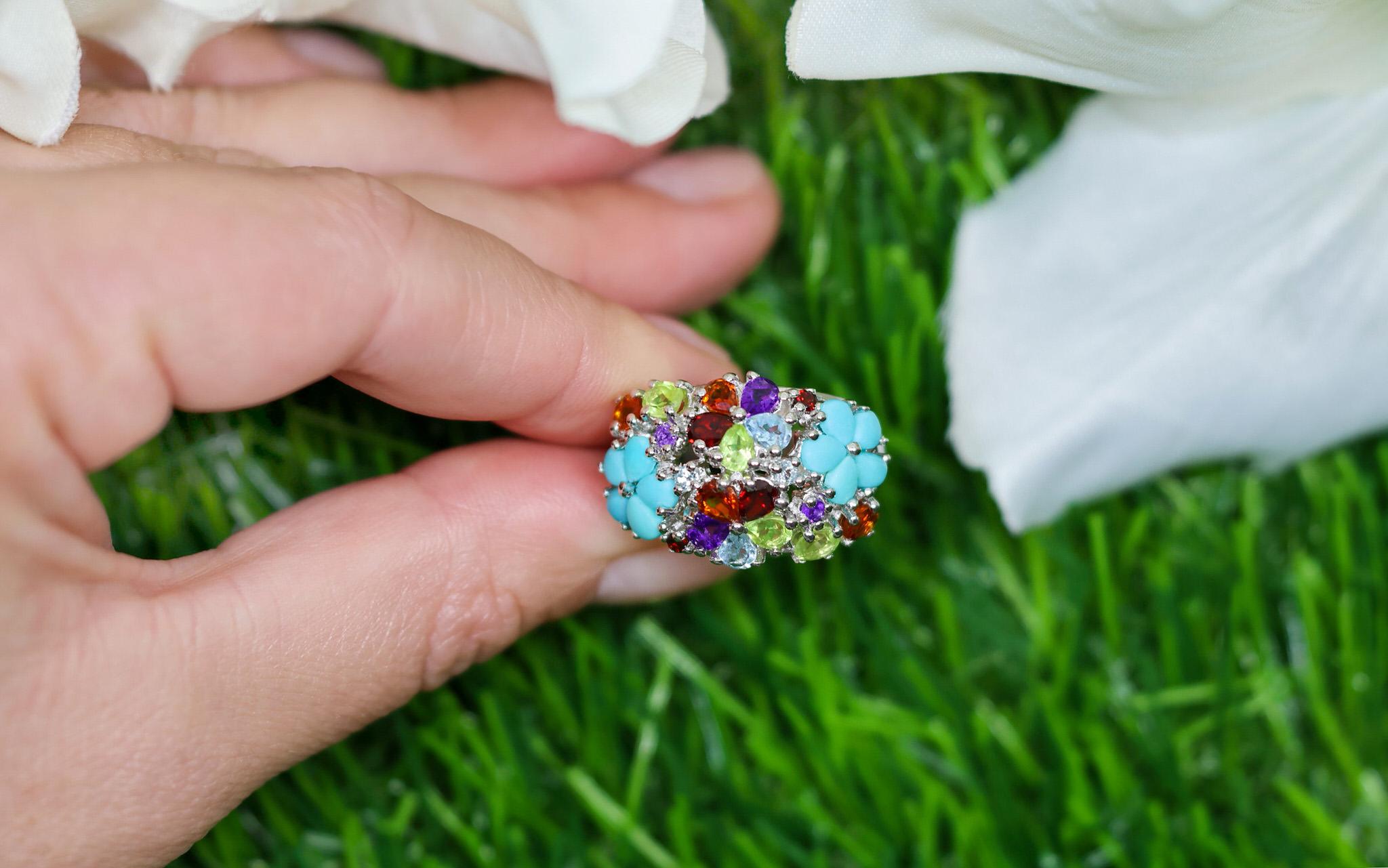 Multicolor Gemstones Cluster Flower Ring 4.06 Carats In Excellent Condition For Sale In Aliso Viejo, CA