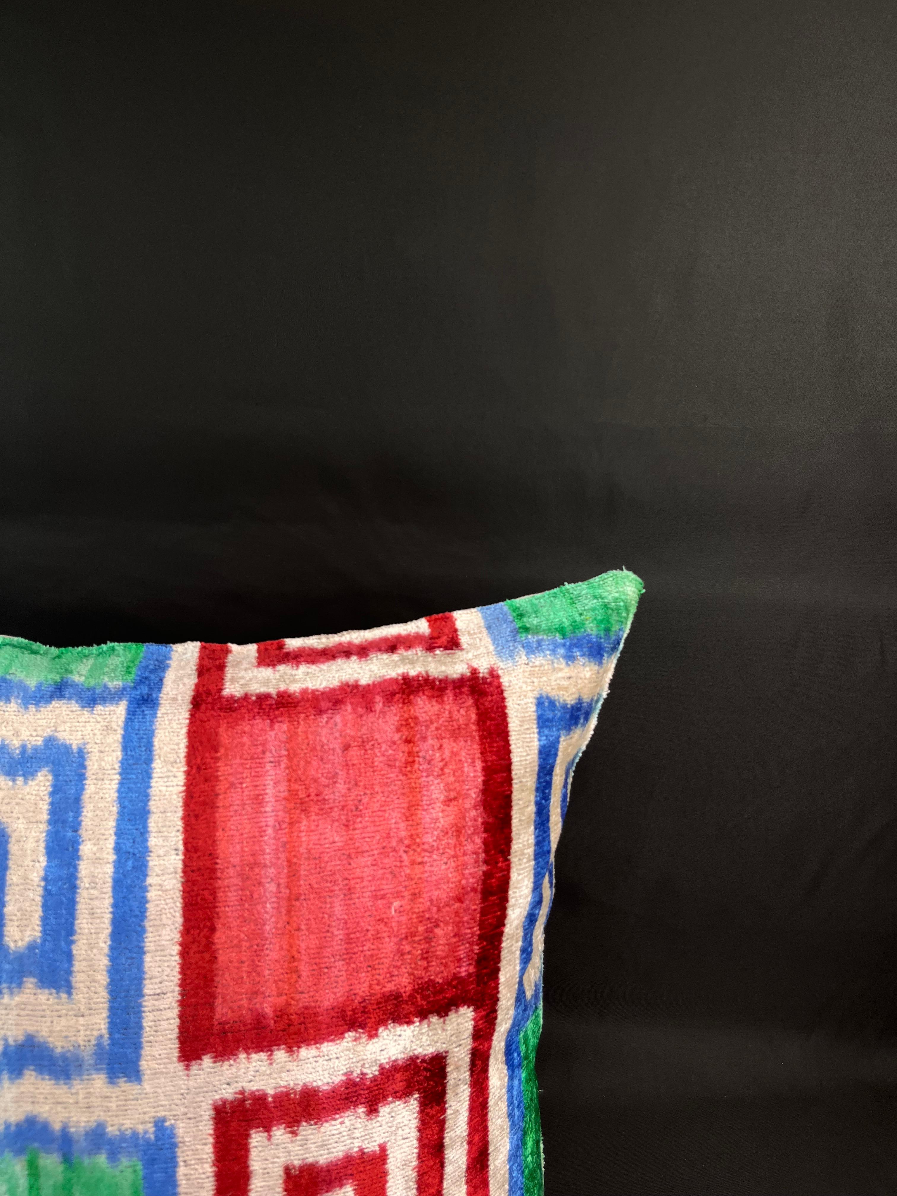 Modern Multicolor Geometric Swirl Pattern Velvet Silk Ikat Pillow Cover For Sale