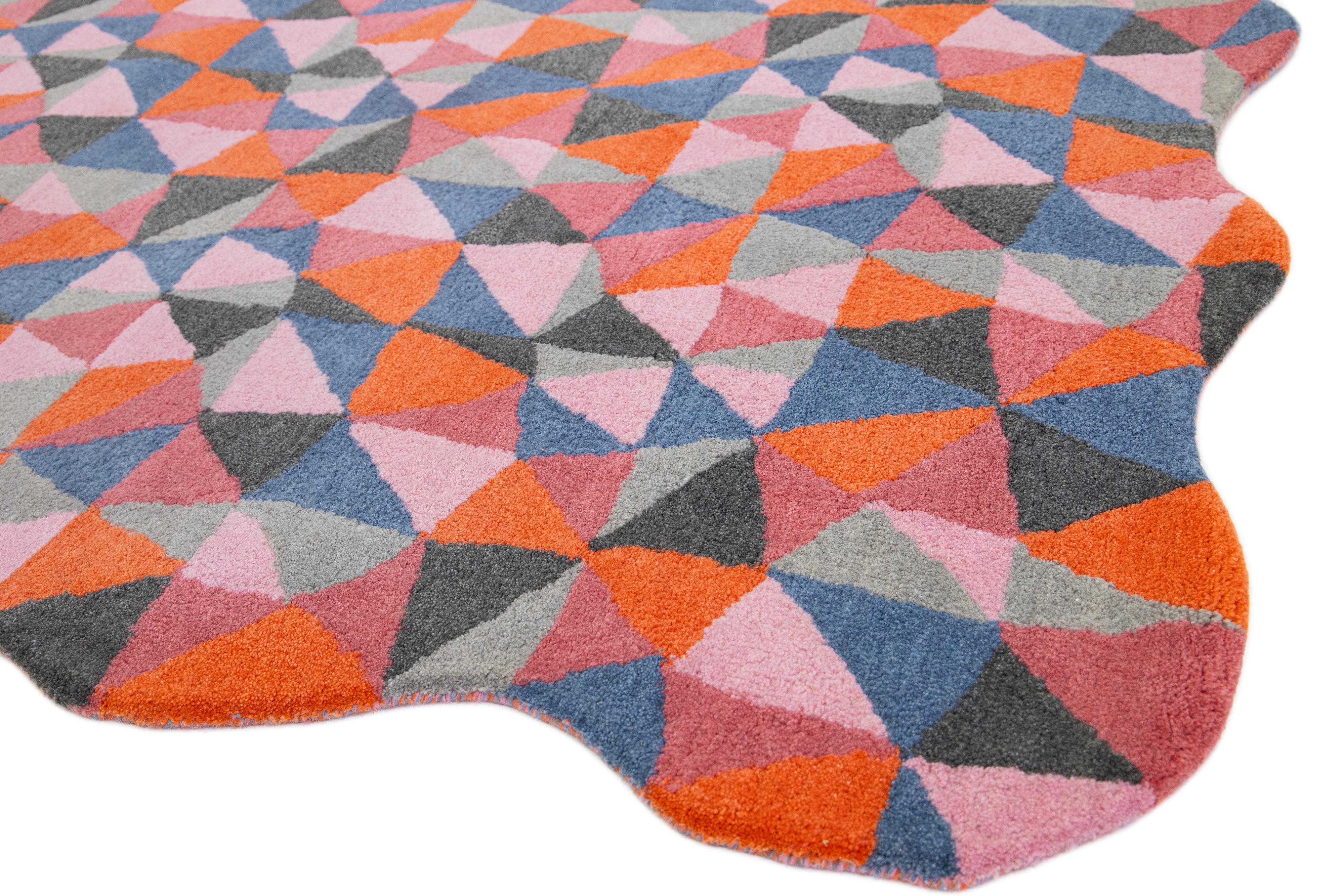 Mehrfarbiger handgetufteter moderner Wollteppich mit Mosaico-Muster von Apadana im Angebot 2