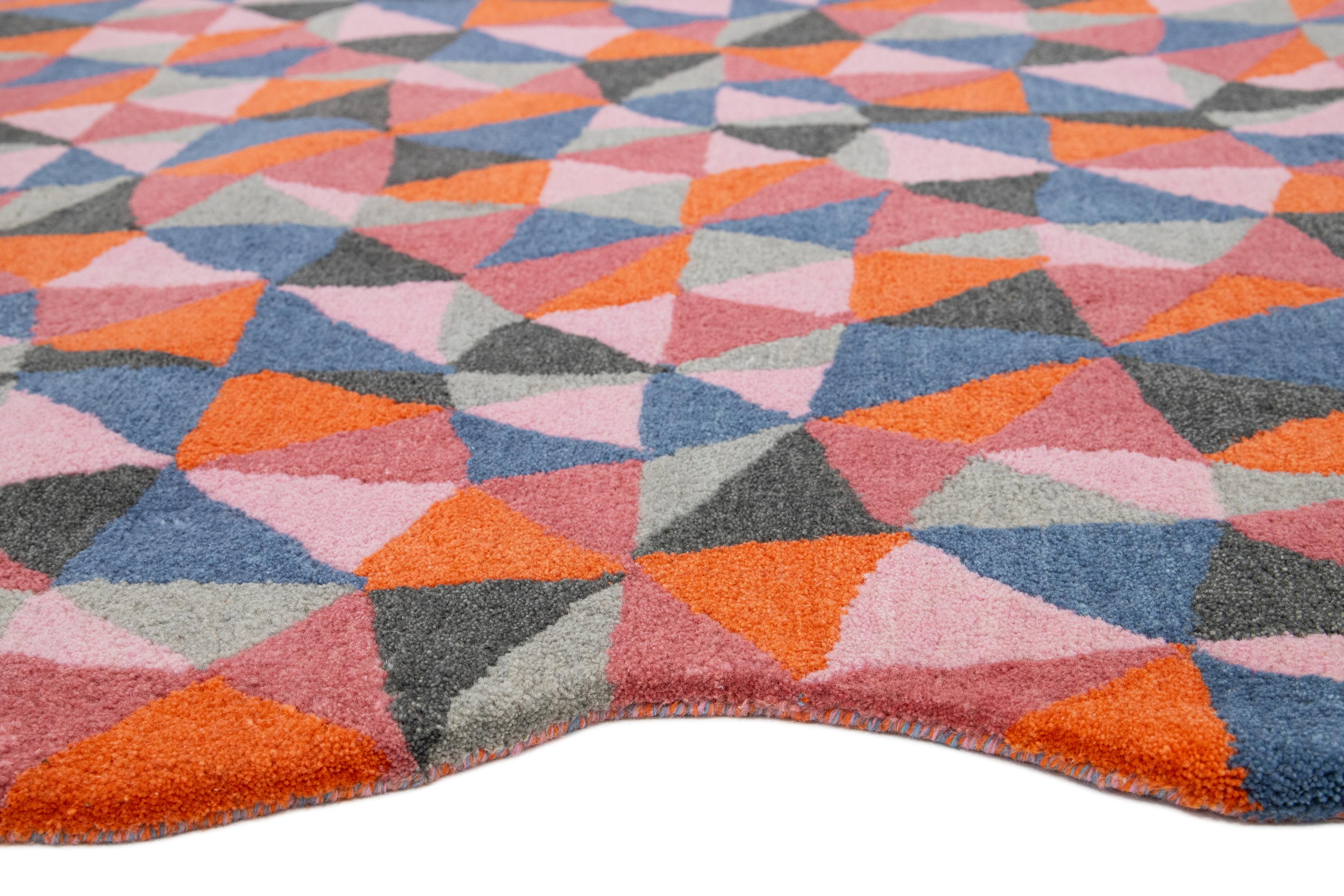 Mehrfarbiger handgetufteter moderner Wollteppich mit Mosaico-Muster von Apadana im Angebot 3