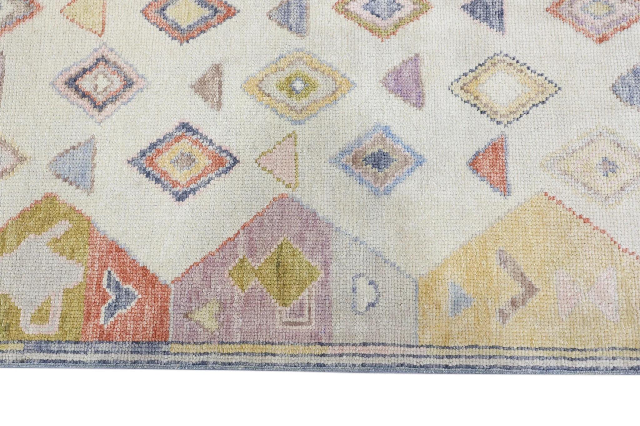 Mehrfarbiger handgewebter türkischer Oushak-Teppich, geometrisches Design, 2'10