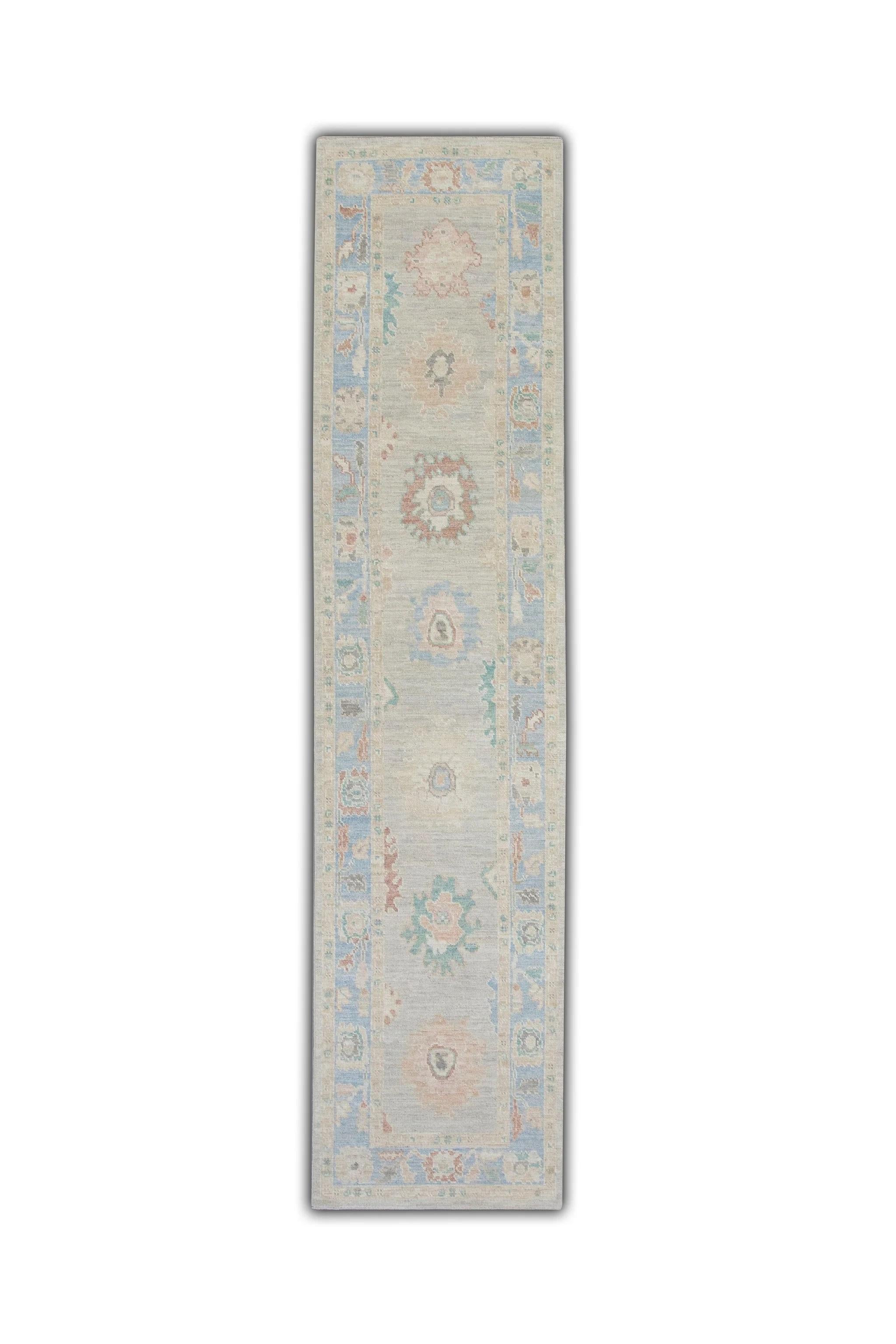 XXIe siècle et contemporain Tapis de couloir turc Oushak tissé à la main multicolore 2'11