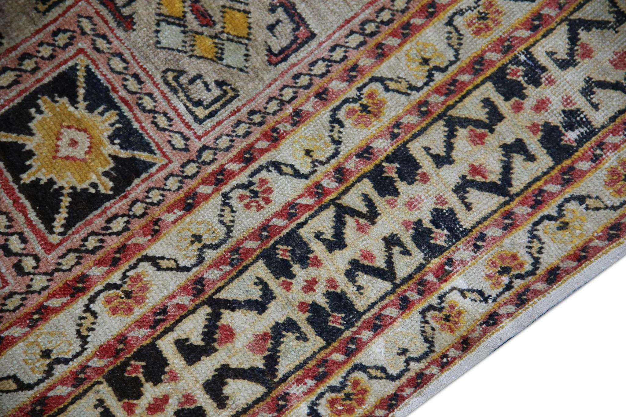 Mehrfarbiger handgewebter türkischer Oushak-Teppich aus Wolle im Vintage-Stil 4'6