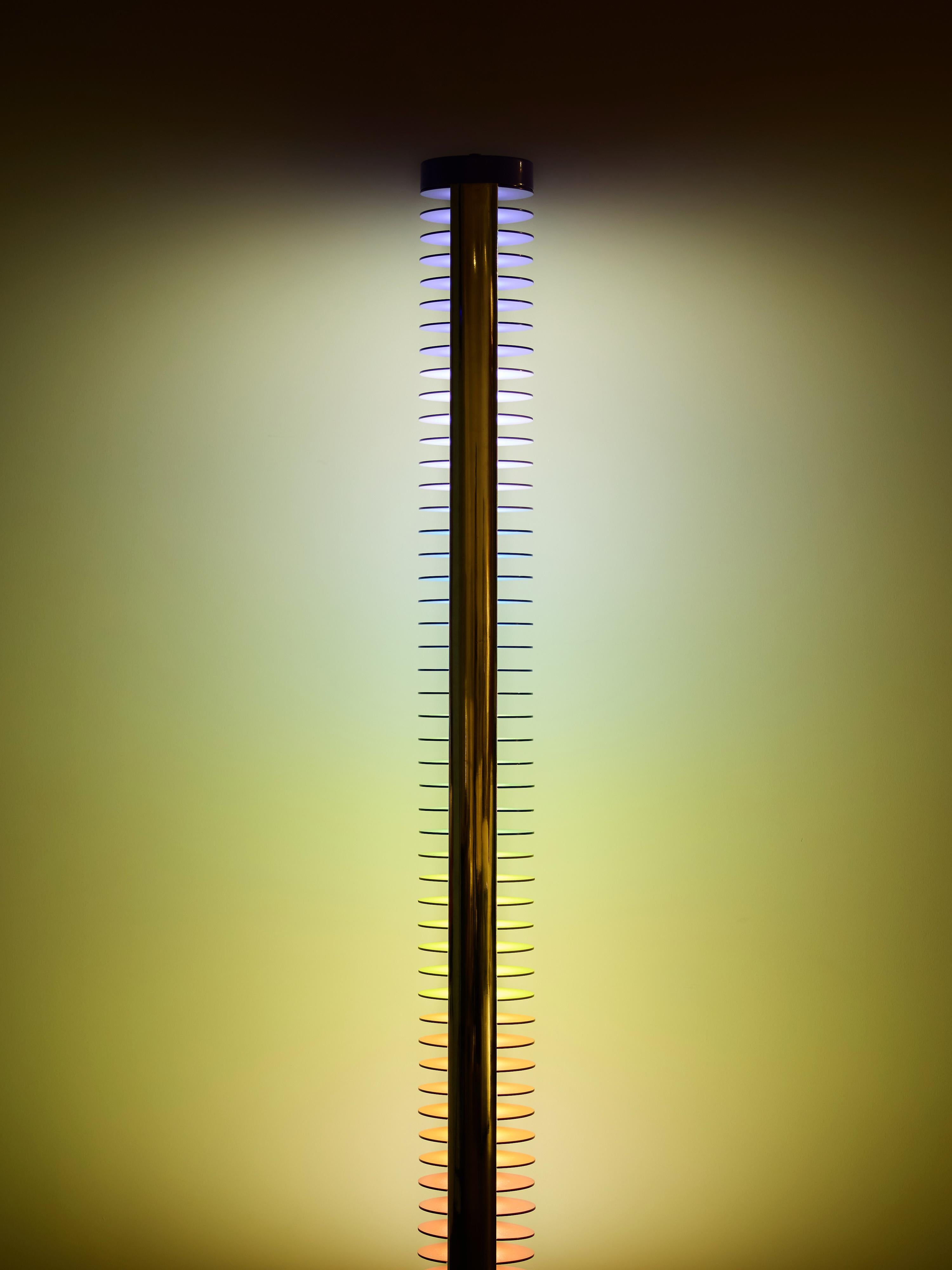 Lámpara de pie multicolor 