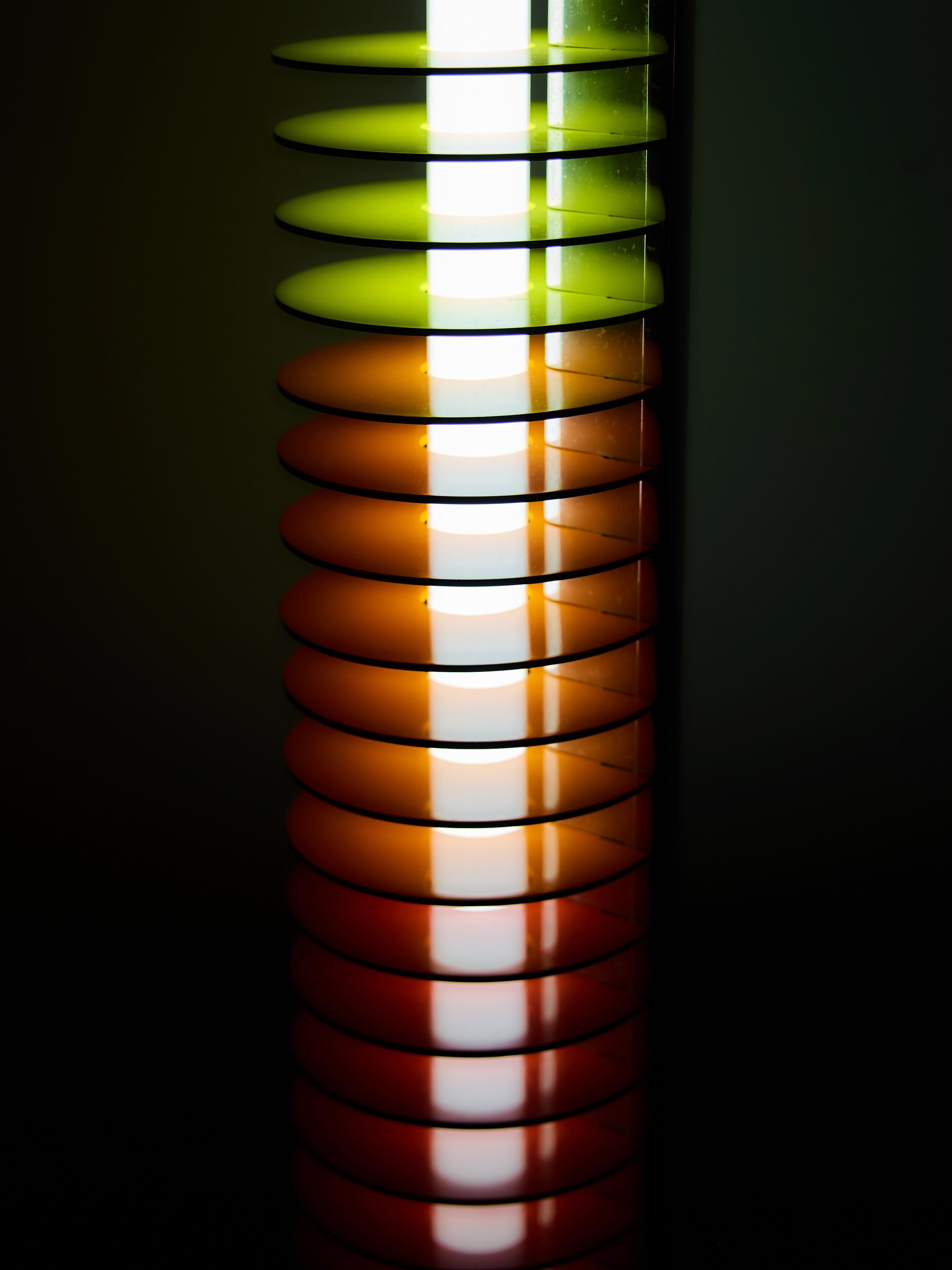 Lámpara de pie multicolor 