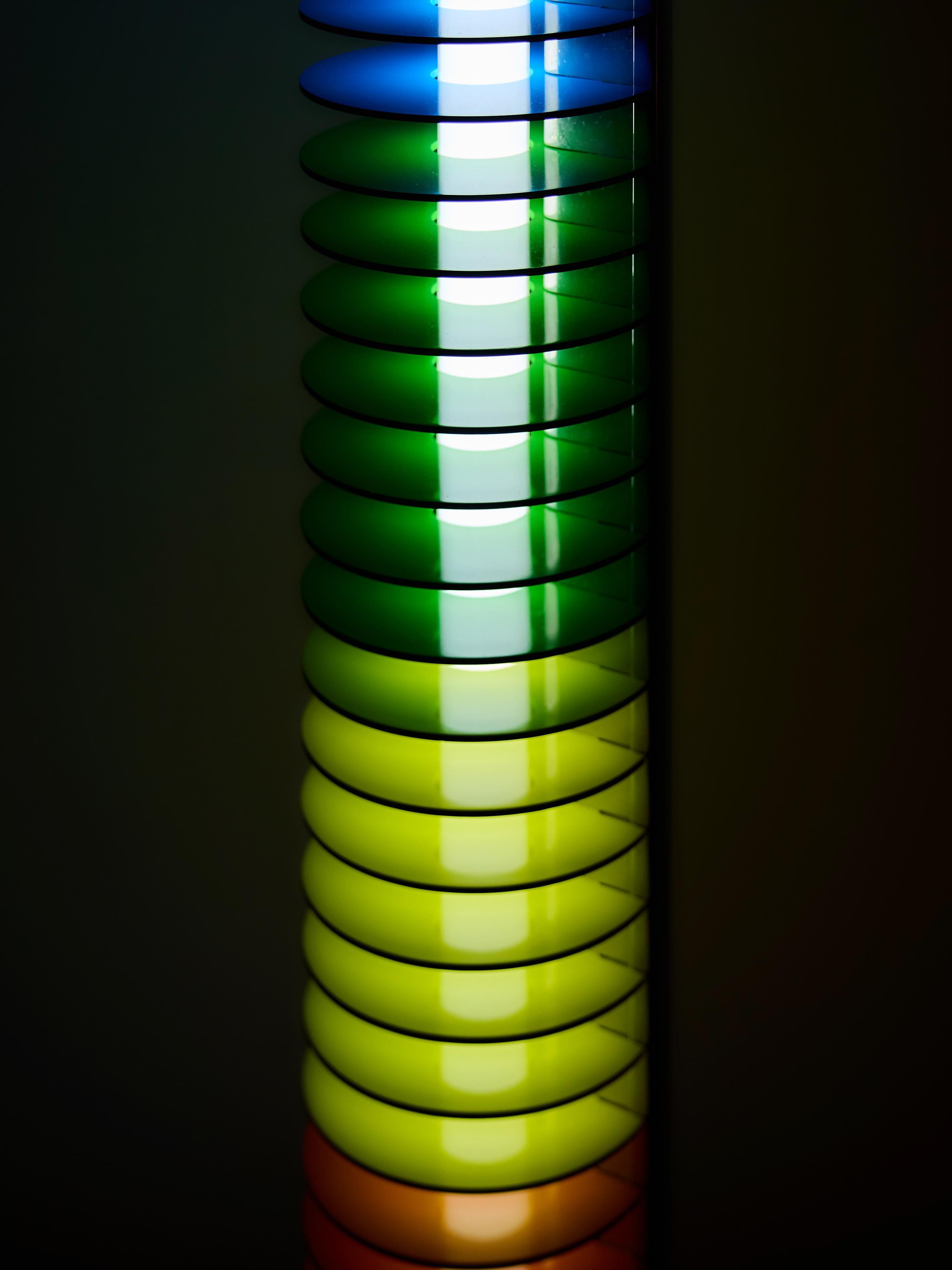 Lámpara de pie multicolor 