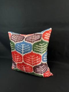 Mehrfarbige Ikat-Kissenhülle aus Samt mit Blattmuster 20" x 20"