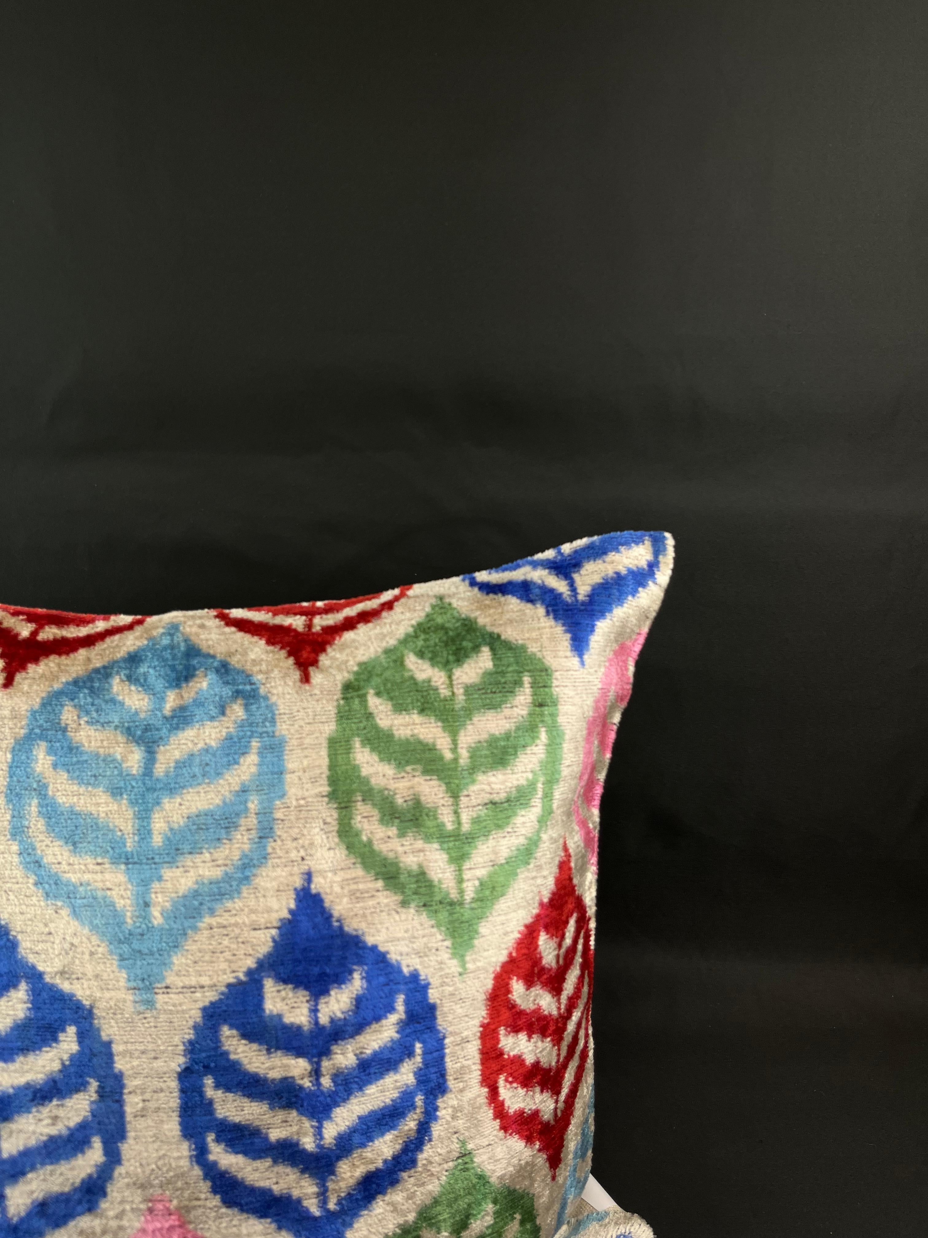 Modern Multicolor Leaf Pattern Velvet Silk Ikat Pillow Cover For Sale